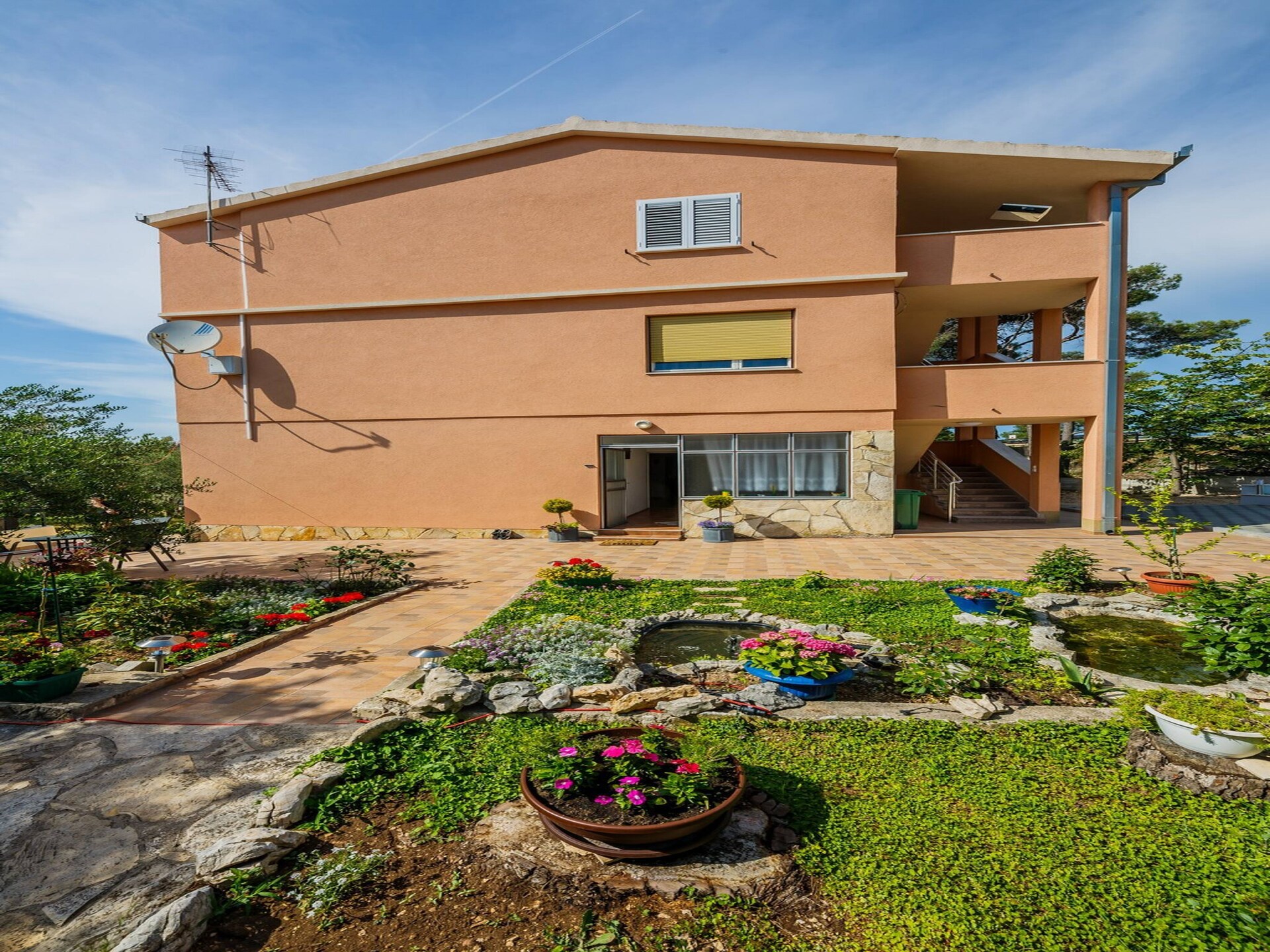 Aan het strand: Charmant appartement in Šibenik-Brodarica - foto 14