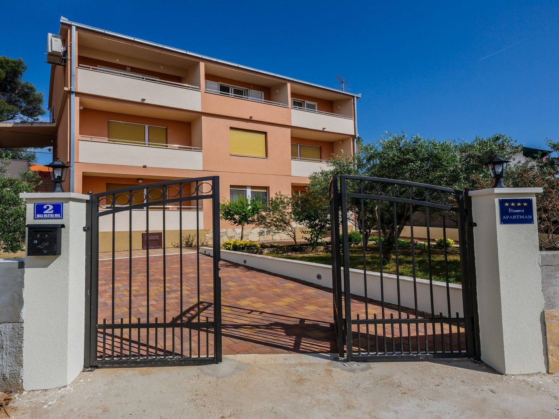Aan het strand: Charmant appartement in Šibenik-Brodarica - foto 5