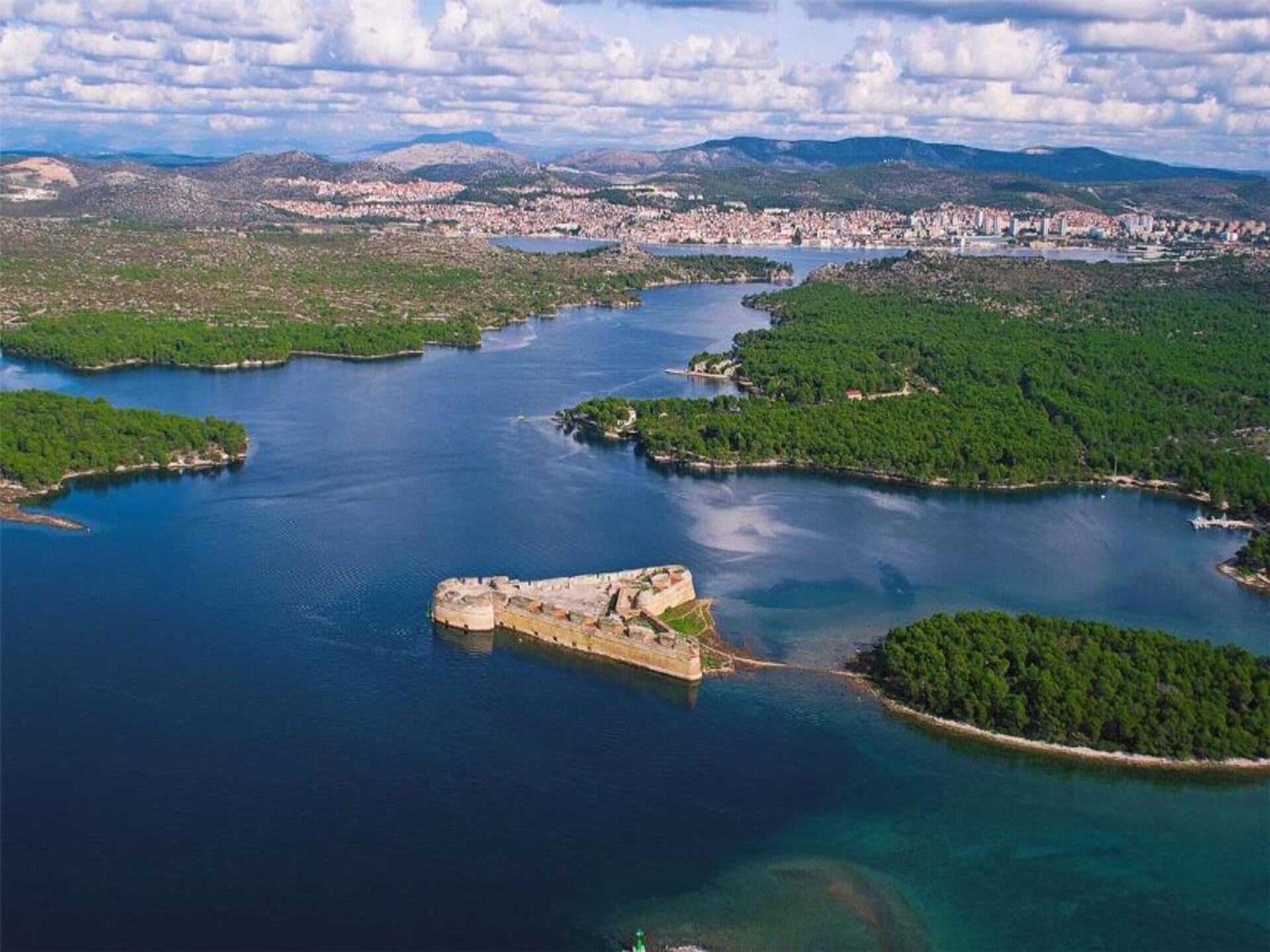 Op 550 m van het strand: ruim appartement in Šibenik-Brodarica - foto 32