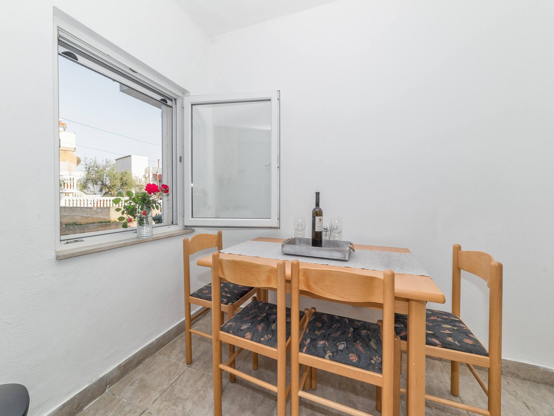 Knus appartement in Vodice met zwembad, op 600m van Plava strand - foto 2