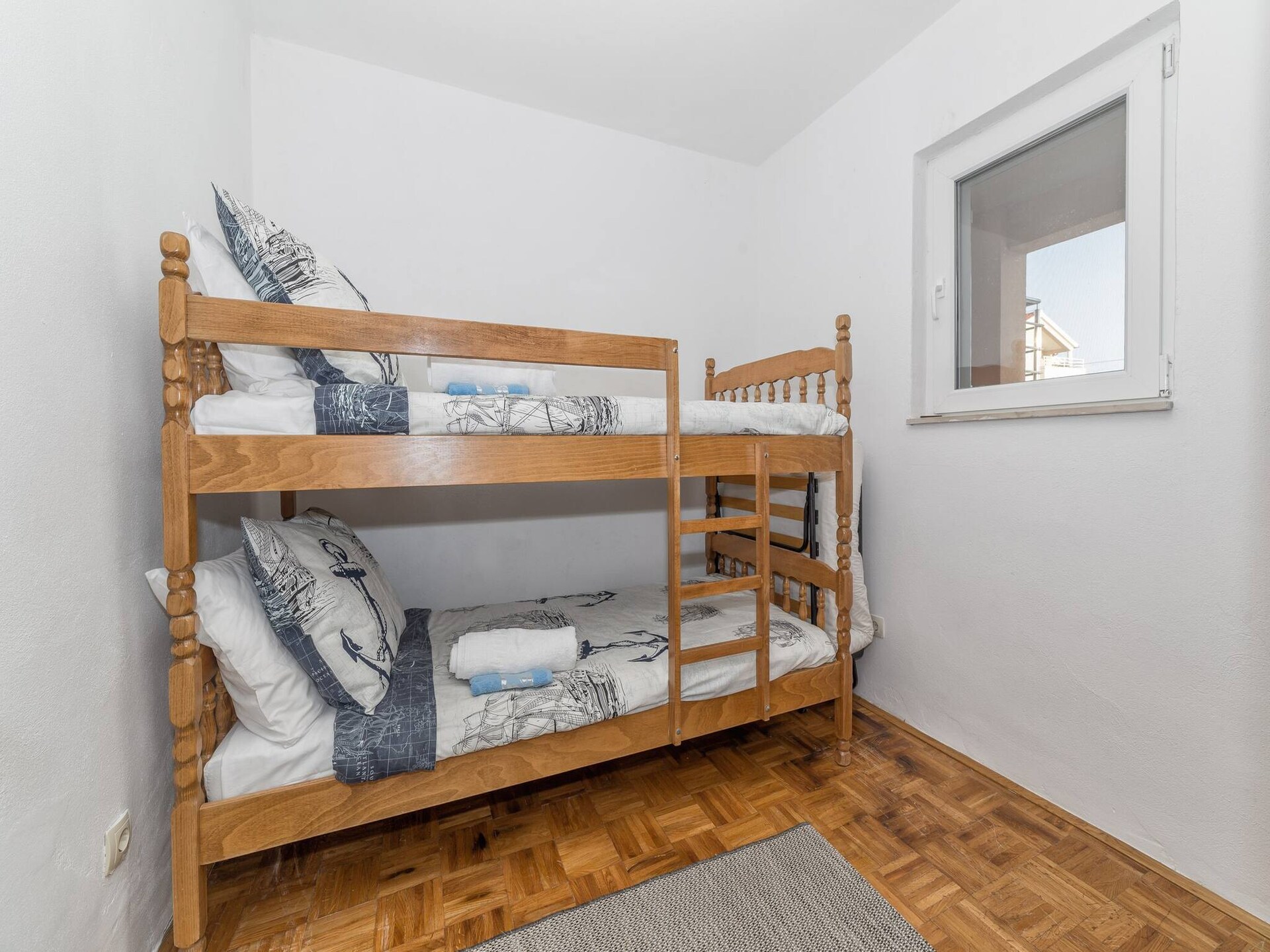 Knus appartement in Vodice met zwembad, op 600m van Plava strand - foto 11