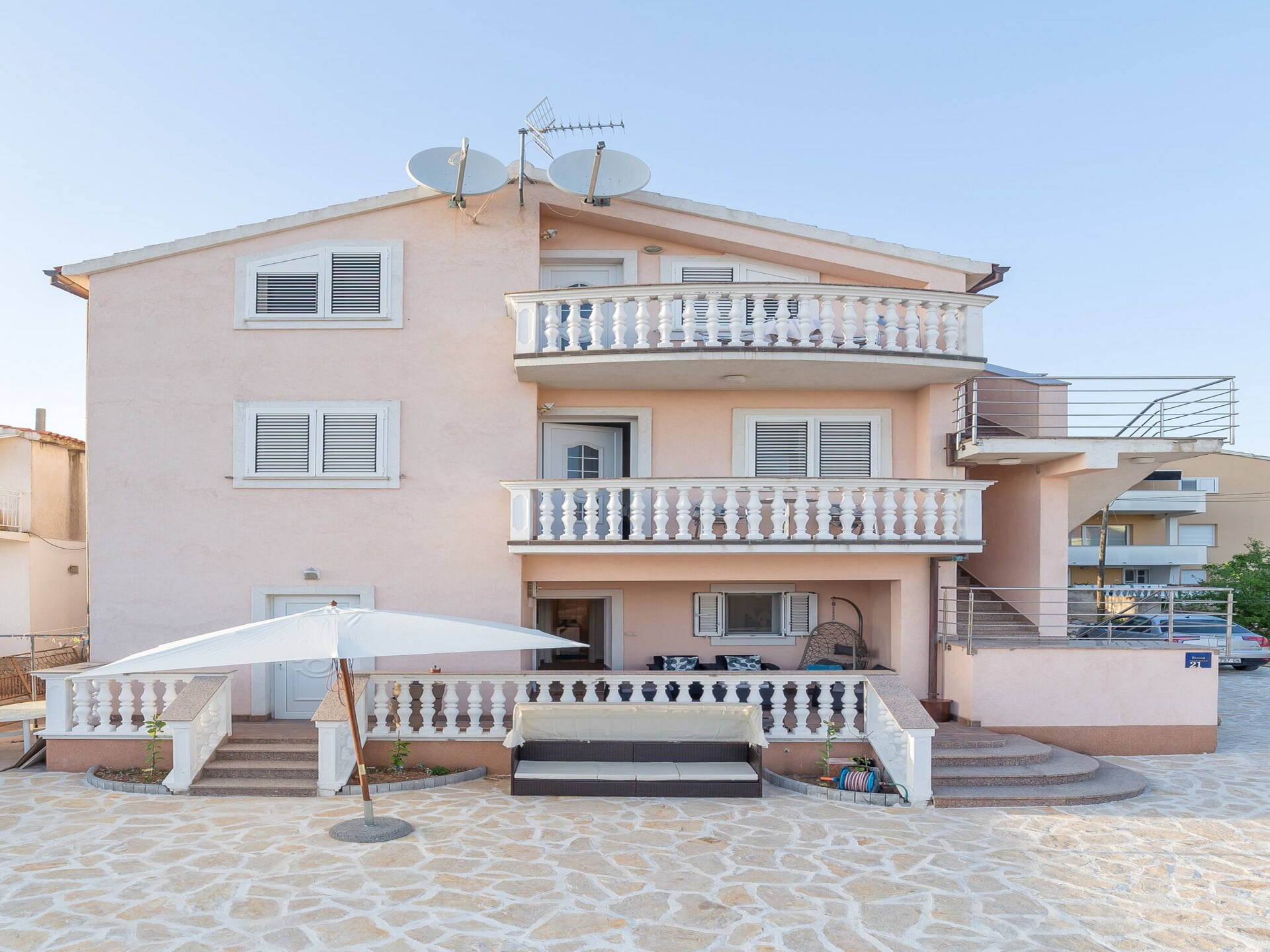 Knus appartement in Vodice met zwembad, op 600m van Plava strand - foto 5