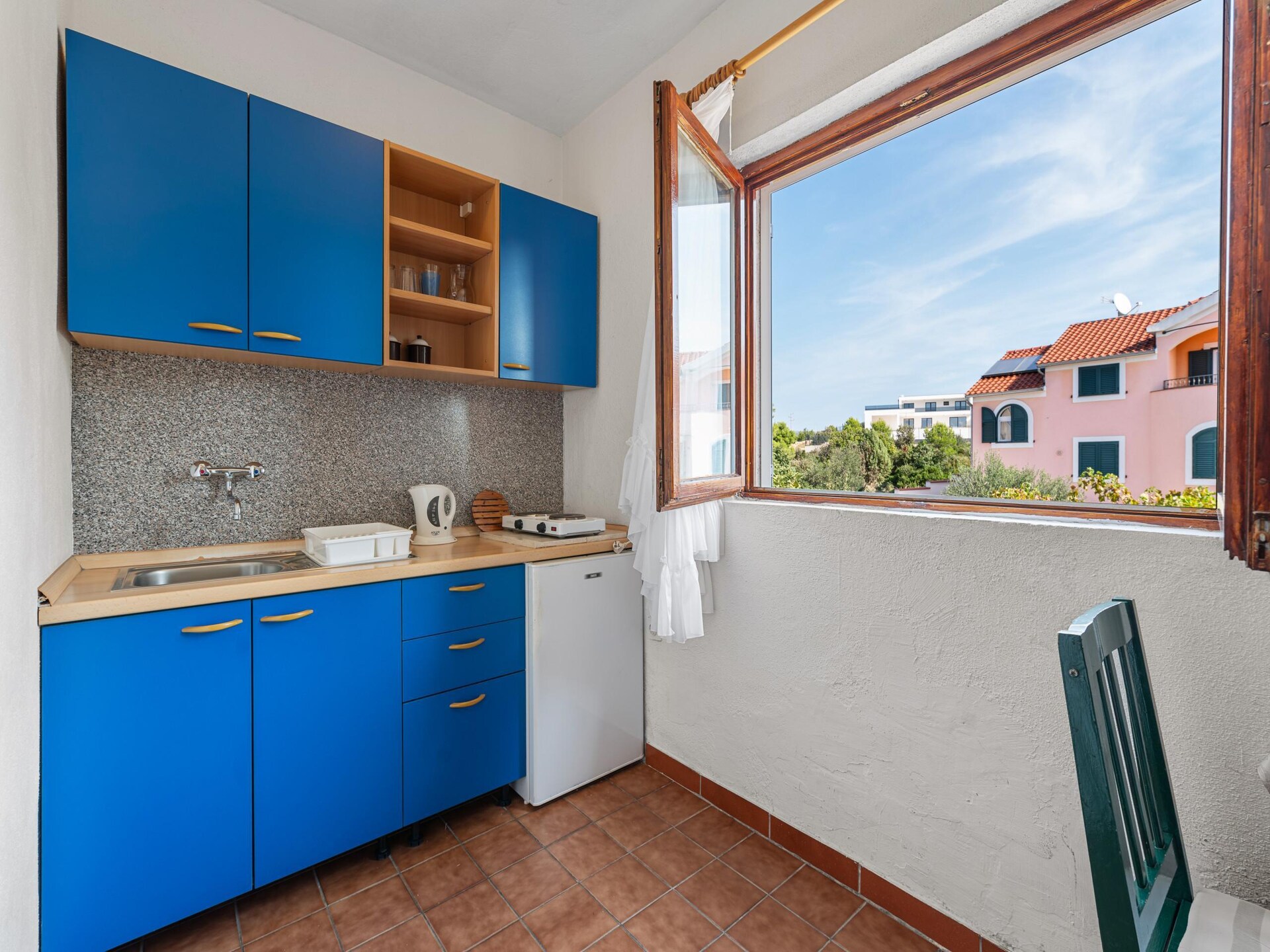 Op 800 m van het strand: Knus appartement in Šibenik-Brodarica - foto 5