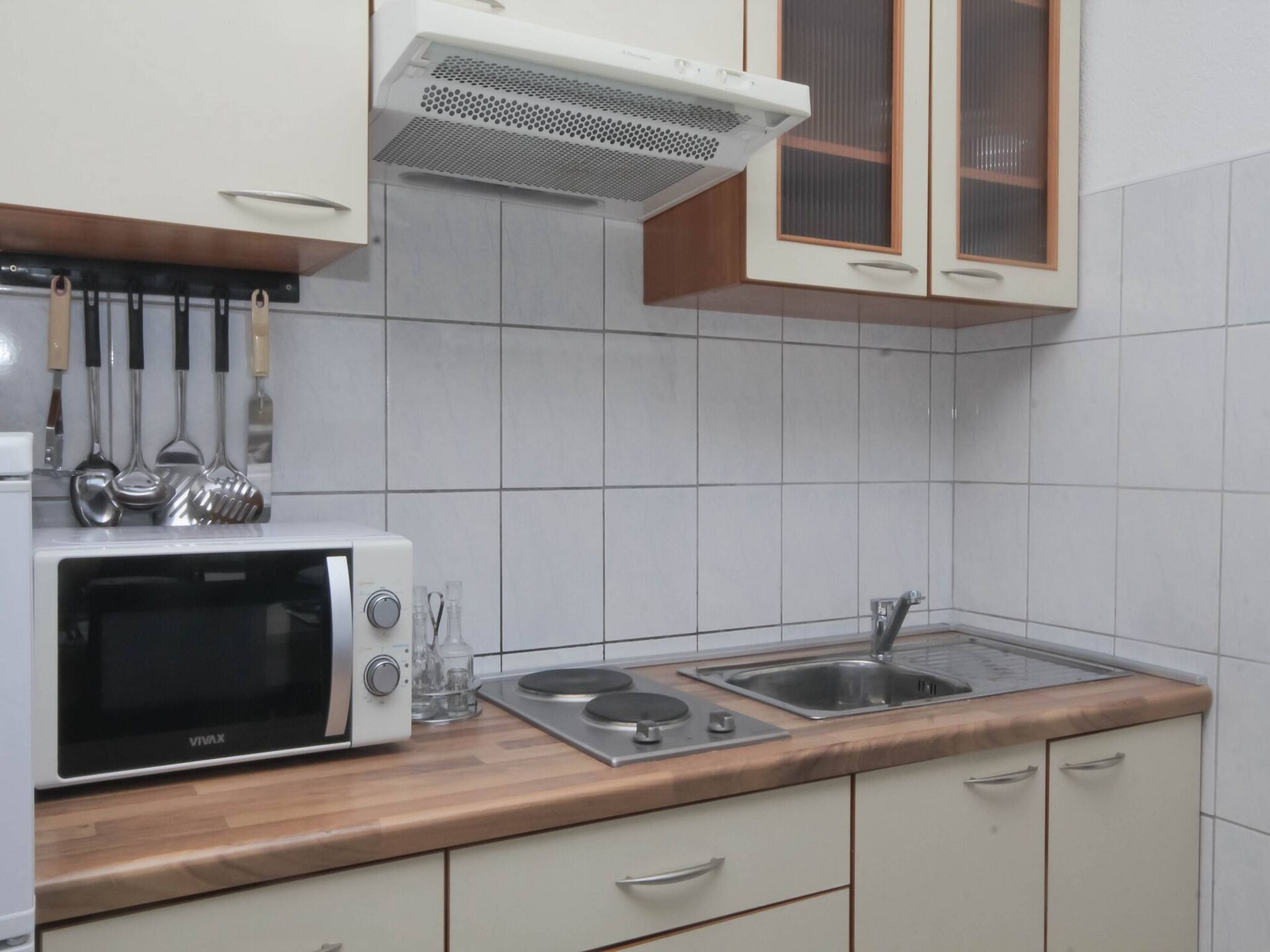 Sfeervol appartement met tuin en BBQ op 550m van strand in Jezera - foto 7