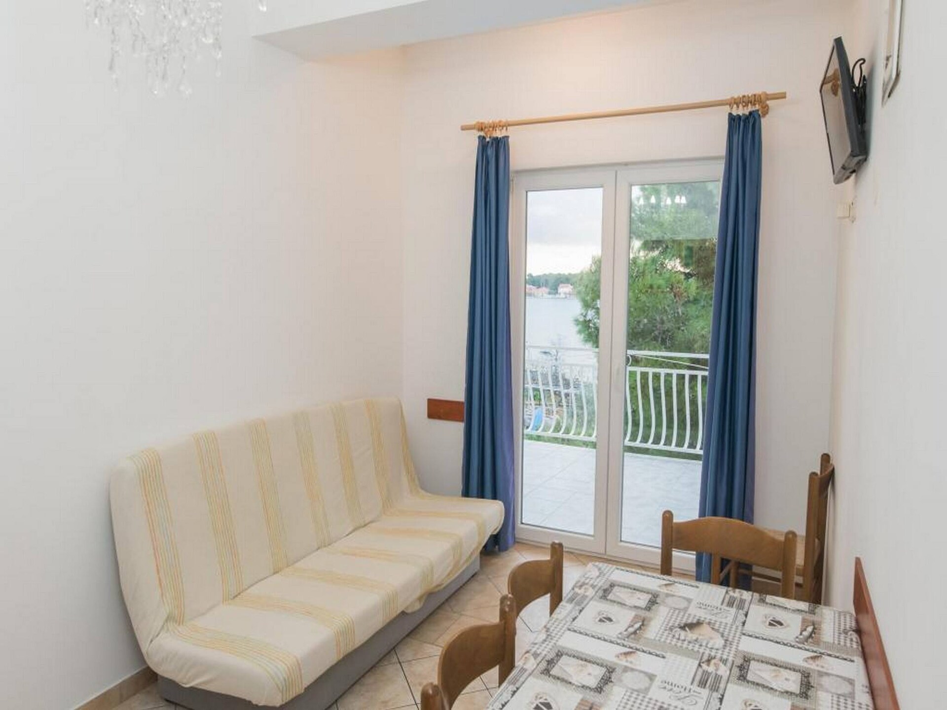 Licht appartement in Šibenik-Brodarica op 210m van het strand - foto 5