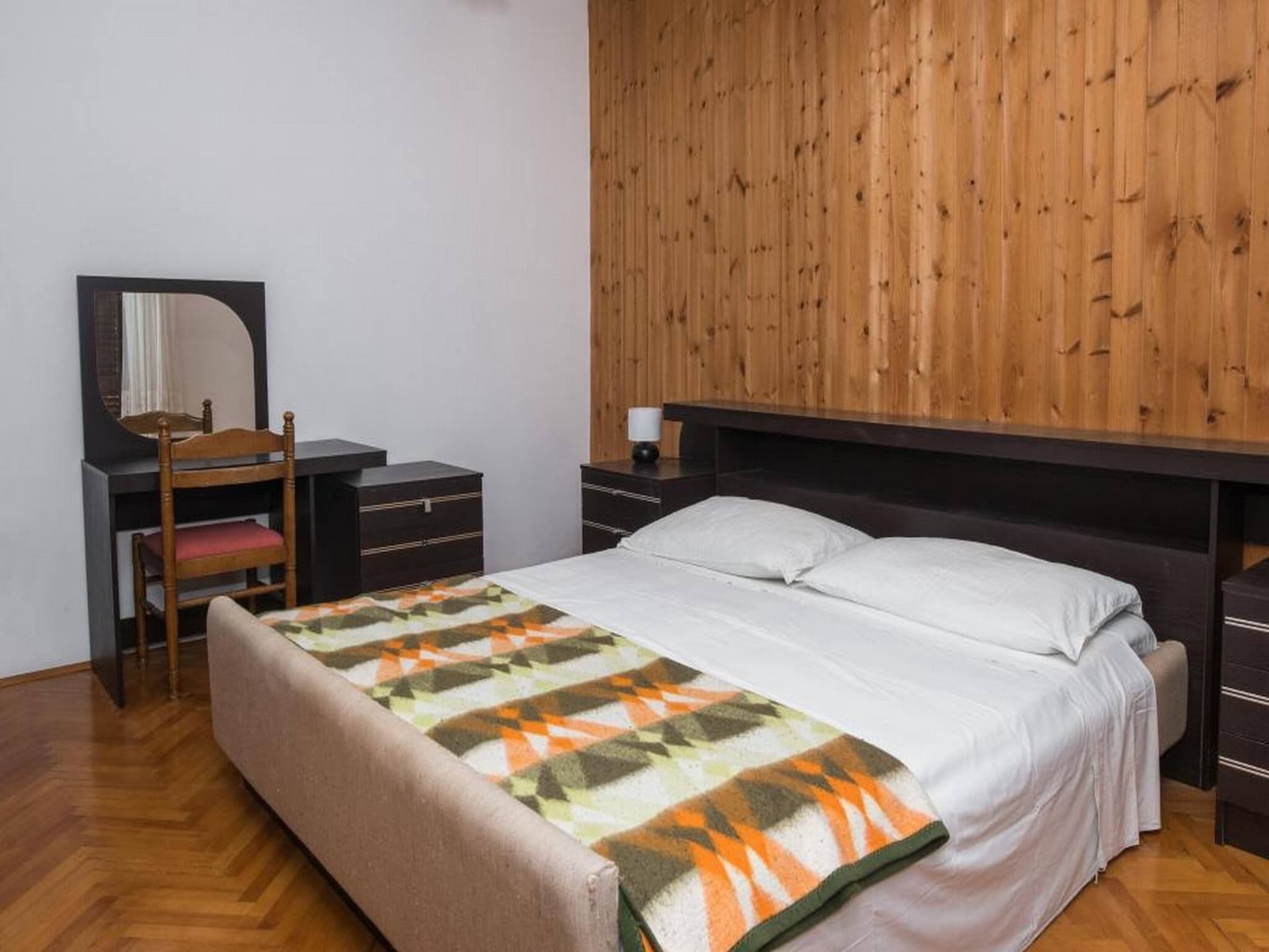 Ruim 8-persoons appartement op de eerste verdieping, vlakbij zee in Brodarica - foto 4