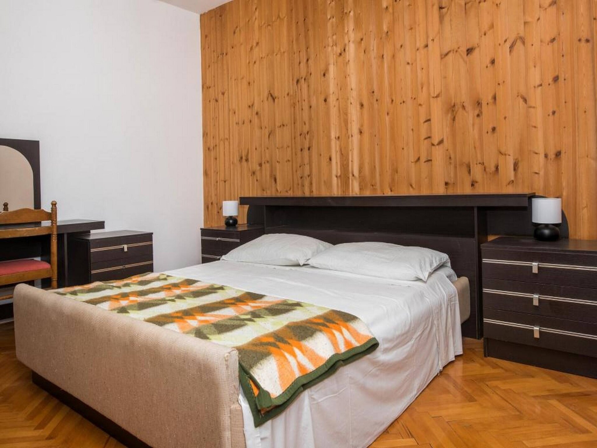 Ruim 8-persoons appartement op de eerste verdieping, vlakbij zee in Brodarica - foto 11