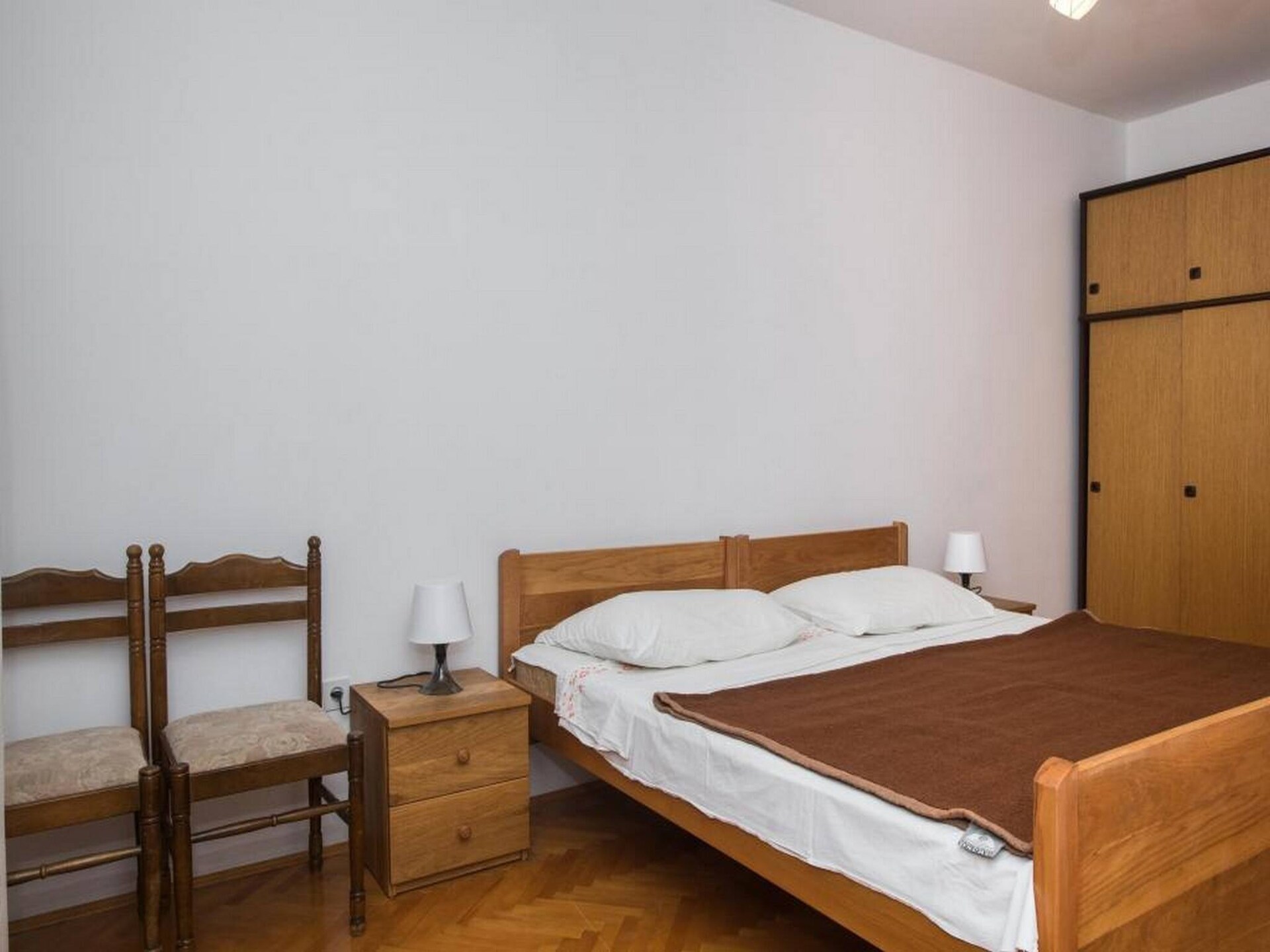 Ruim 8-persoons appartement op de eerste verdieping, vlakbij zee in Brodarica - foto 13