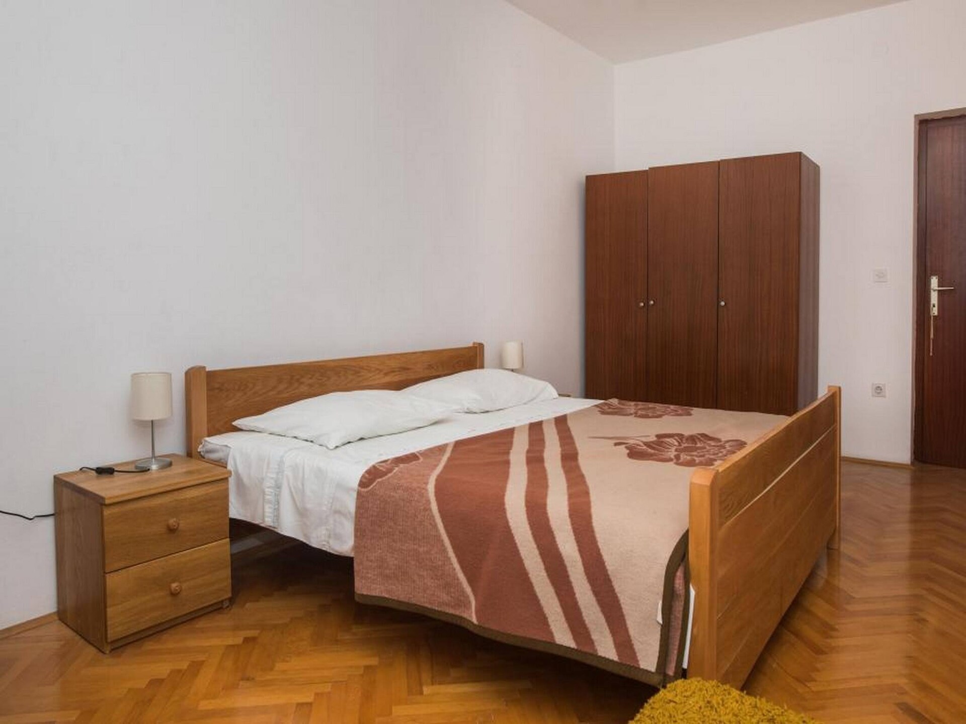 Ruim 8-persoons appartement op de eerste verdieping, vlakbij zee in Brodarica - foto 16