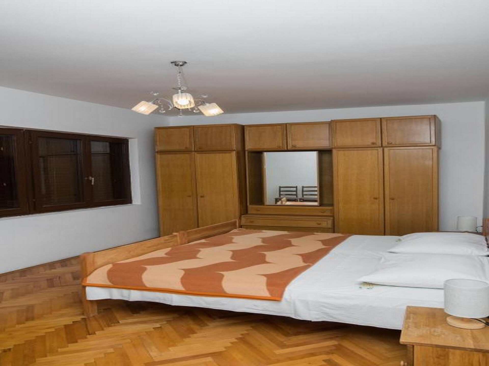 Ruim 8-persoons appartement op de eerste verdieping, vlakbij zee in Brodarica - foto 17