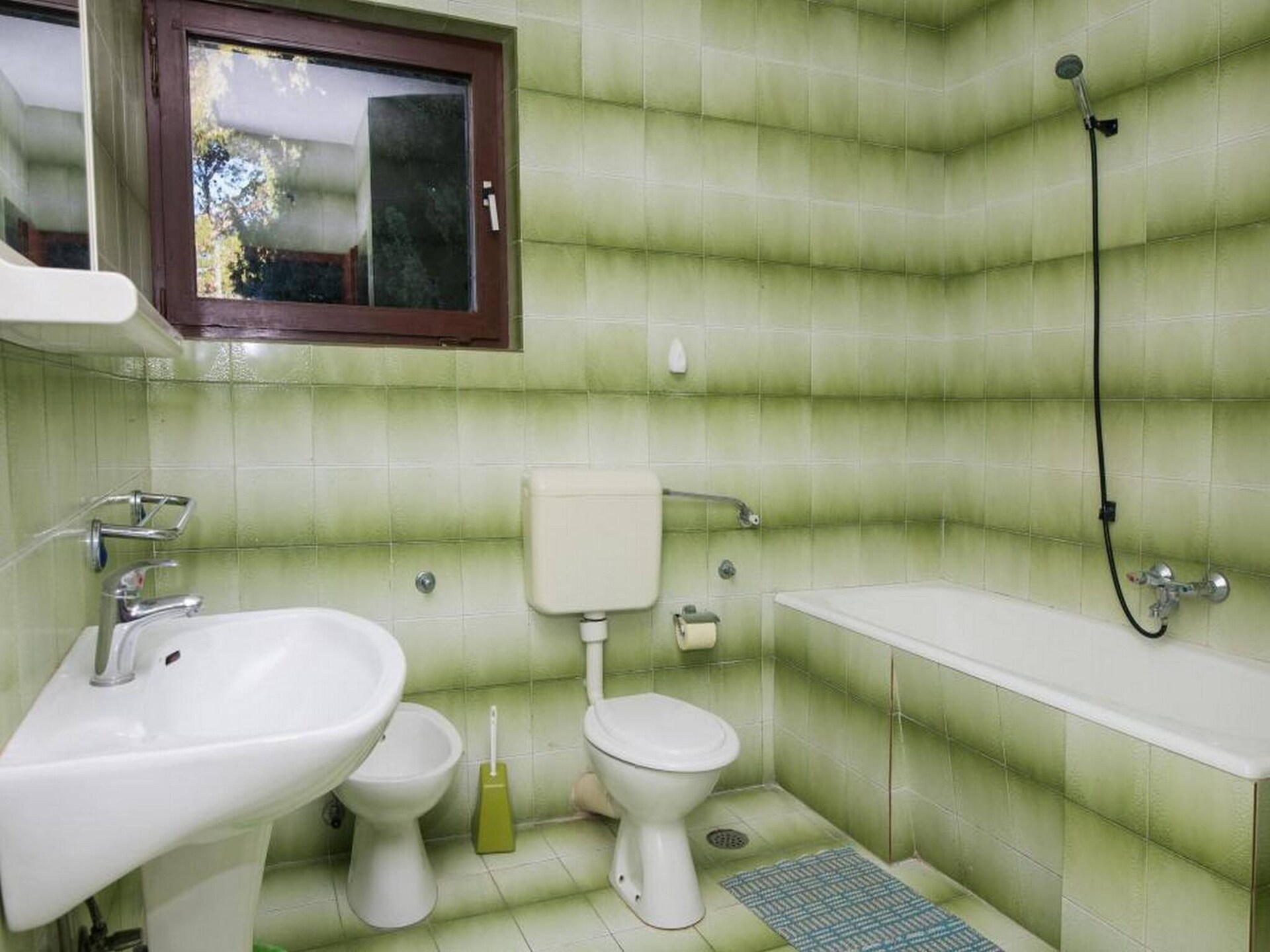 Ruim 8-persoons appartement op de eerste verdieping, vlakbij zee in Brodarica - foto 18