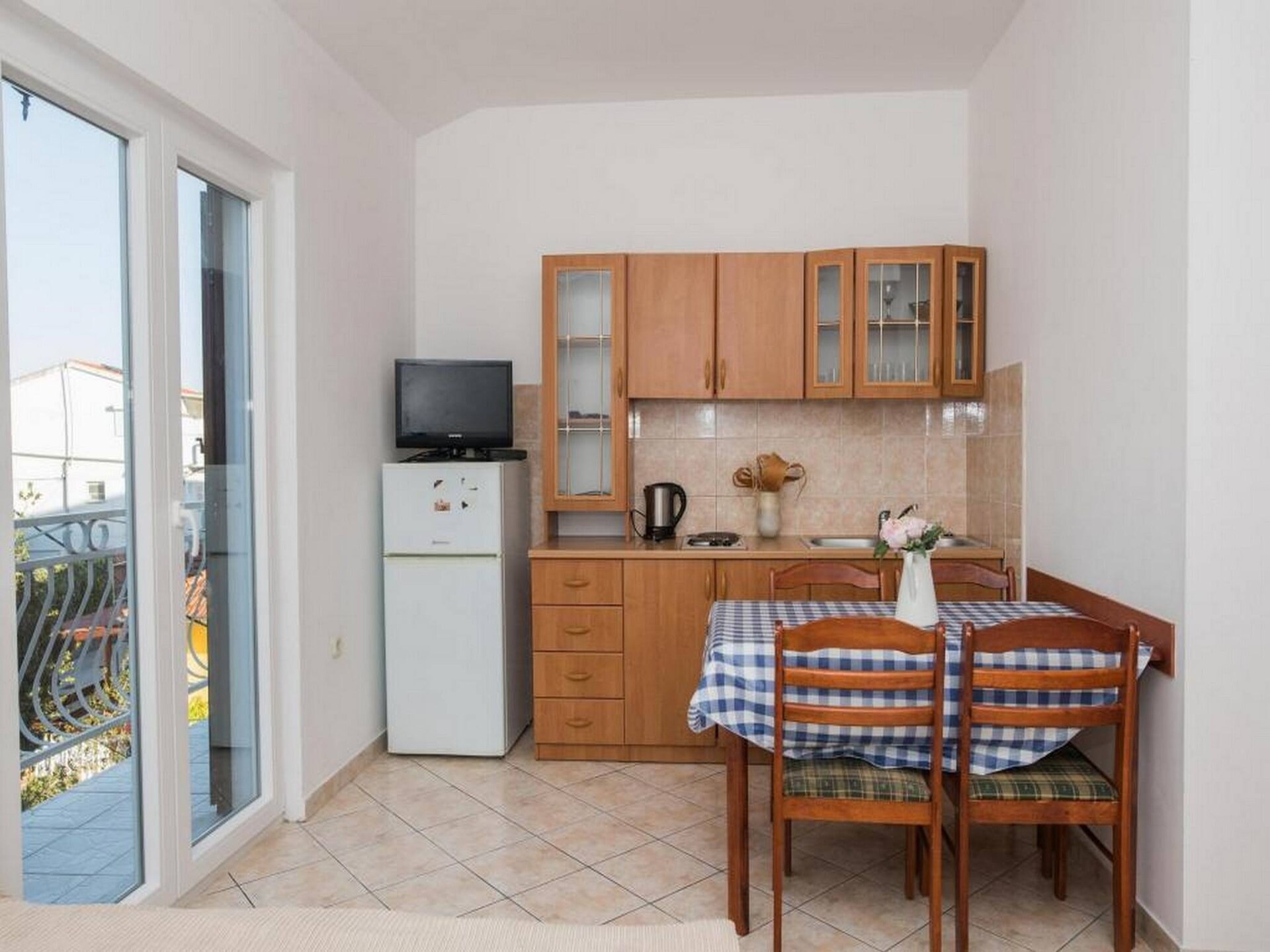 Knus appartement aan zee in Brodarica met balkon en airco - foto 2