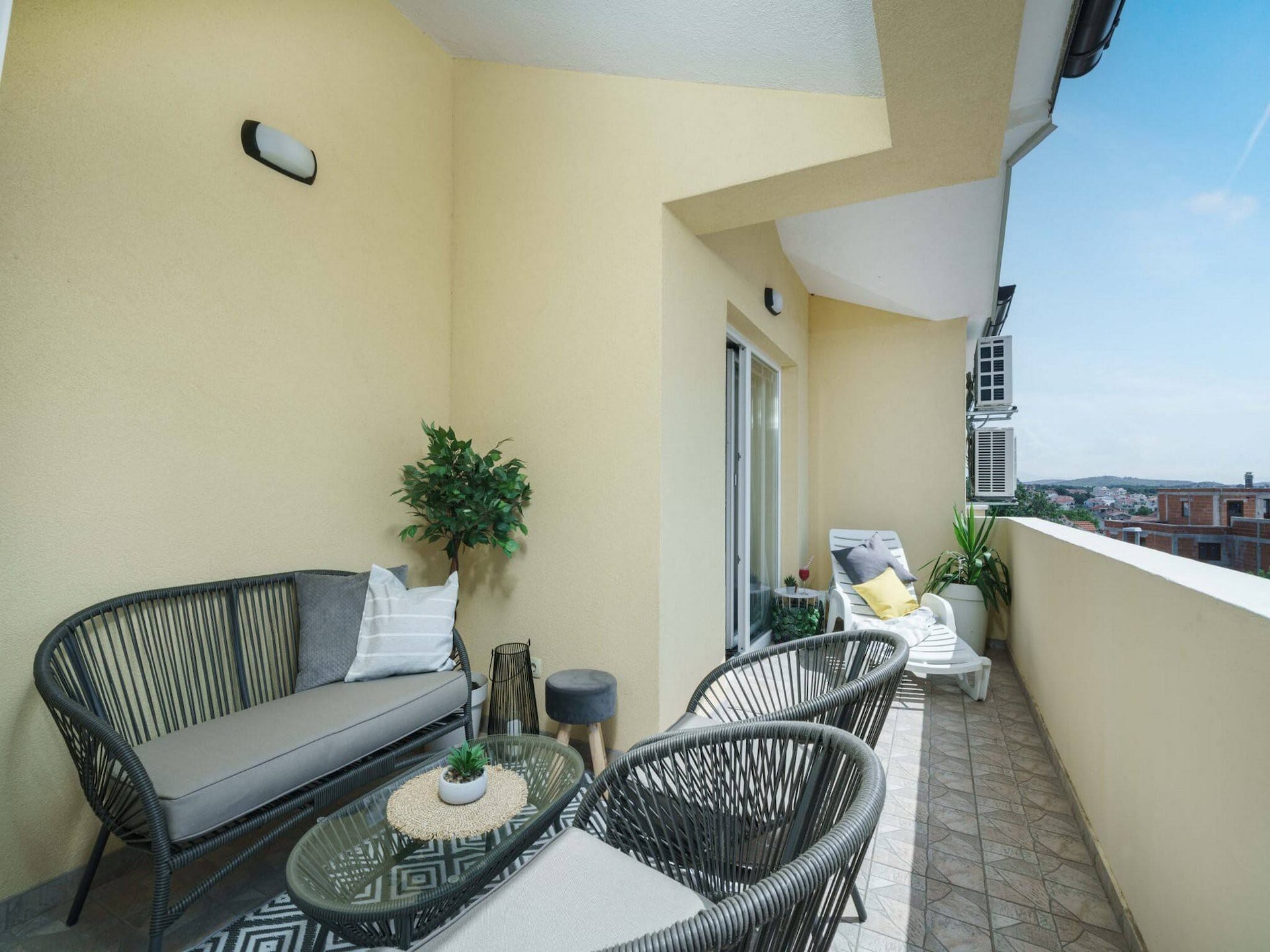 Knus appartement met tuin en BBQ op 1,5 km van het strand in Vodice - foto 5