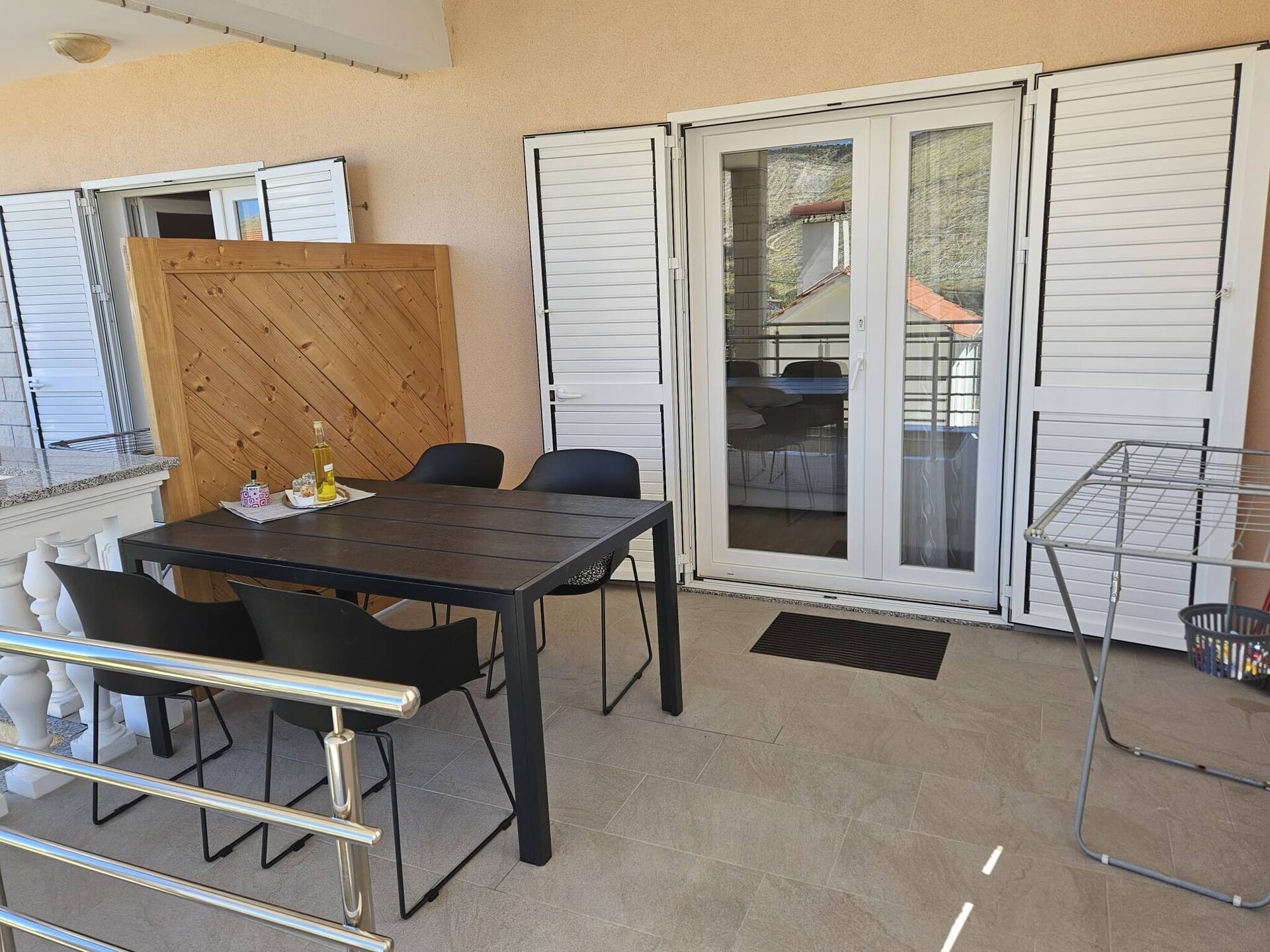 Knusse studio voor 3 bij zee in Grebaštica met tuin en BBQ - foto 4