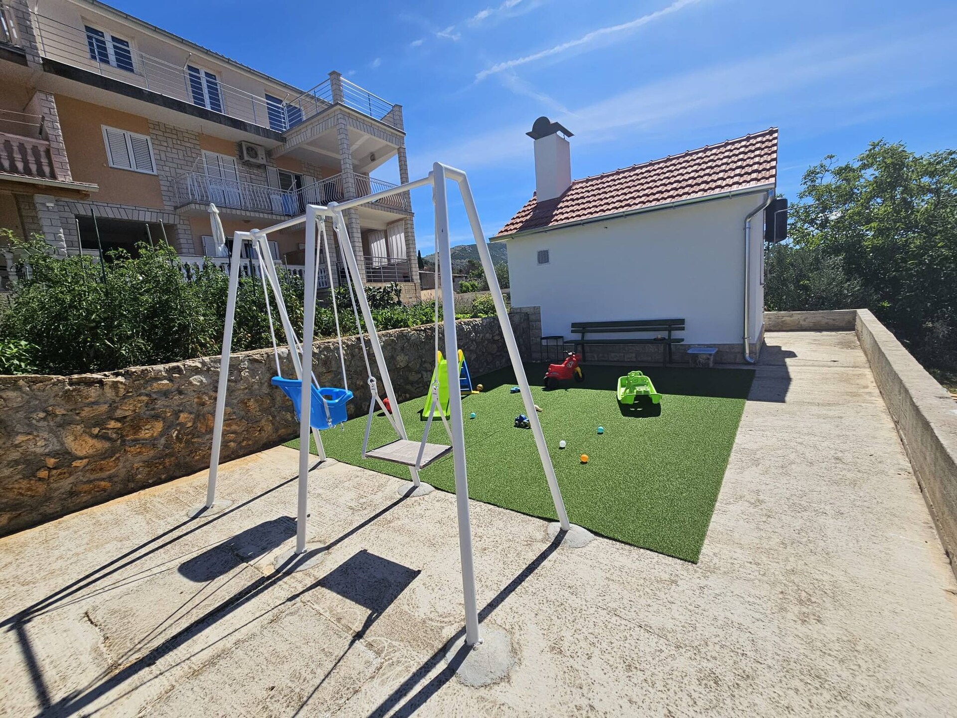 Knusse studio voor 3 bij zee in Grebaštica met tuin en BBQ - foto 14