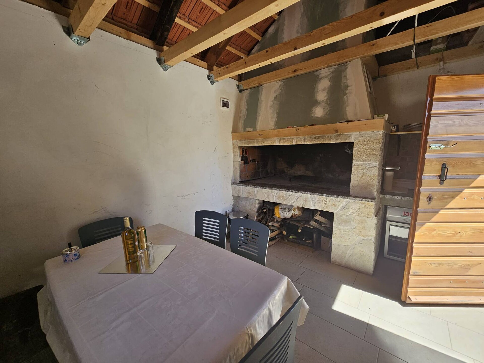 Knusse studio voor 3 bij zee in Grebaštica met tuin en BBQ - foto 5