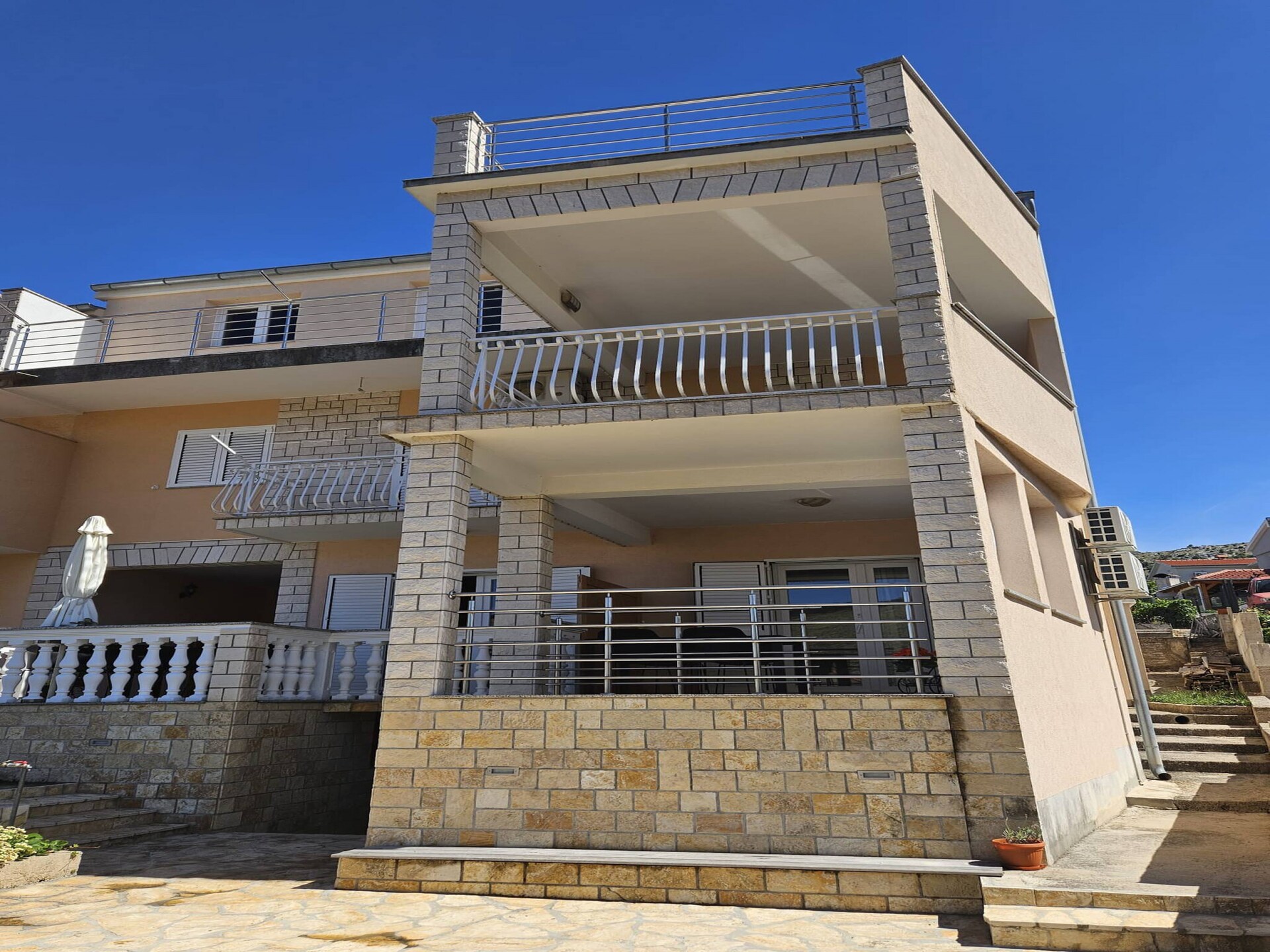 Knus appartement voor 4 bij zee in Grebaštica met tuin en BBQ - foto 14