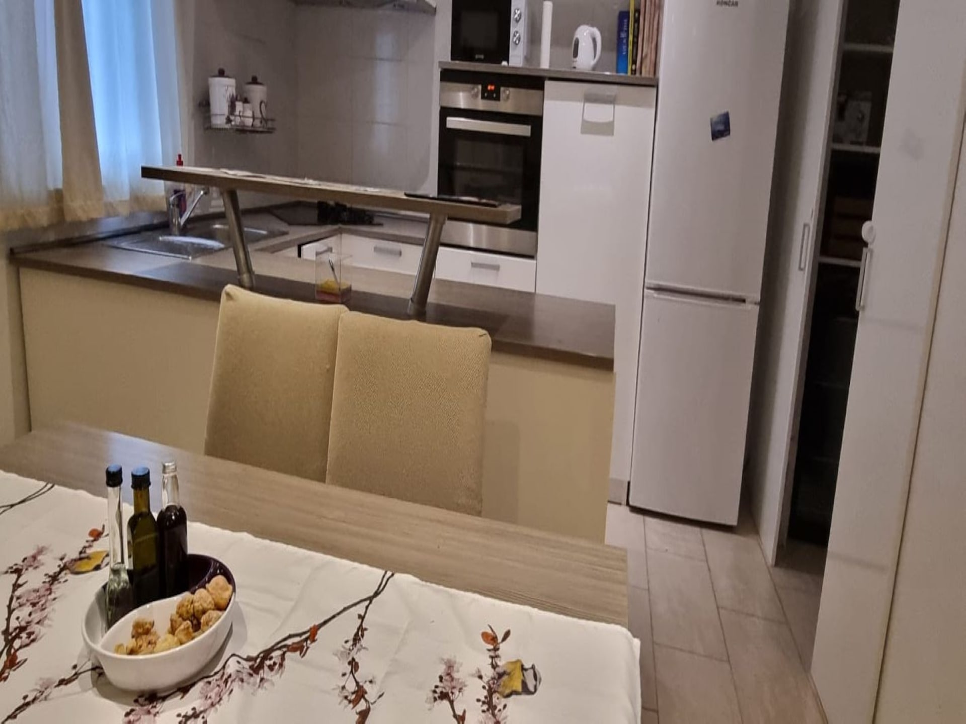 Ruim appartement met verwarmd zwembad in Kaštel Novi - foto 8