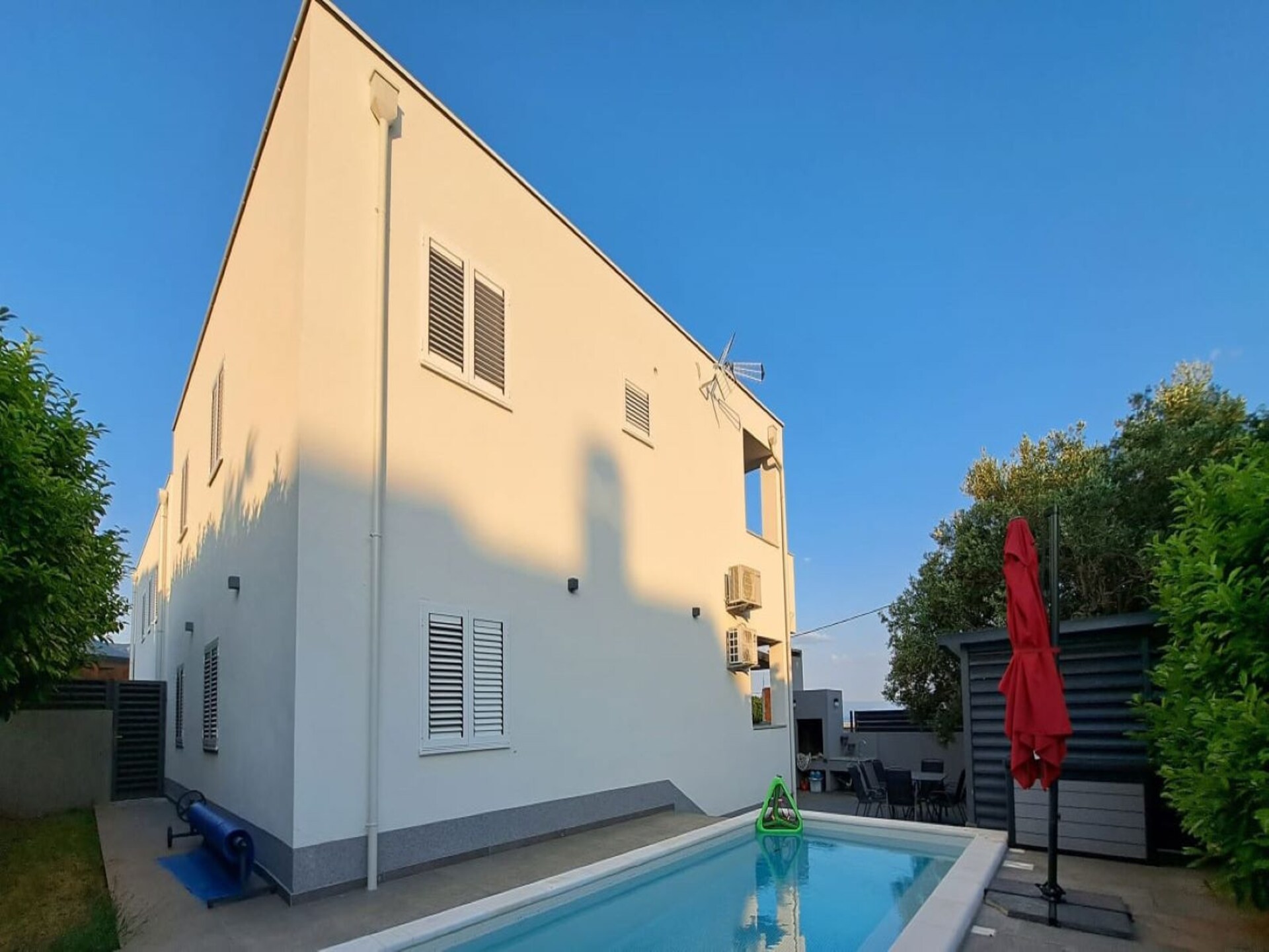 Ruim appartement met verwarmd zwembad in Kaštel Novi - foto 7