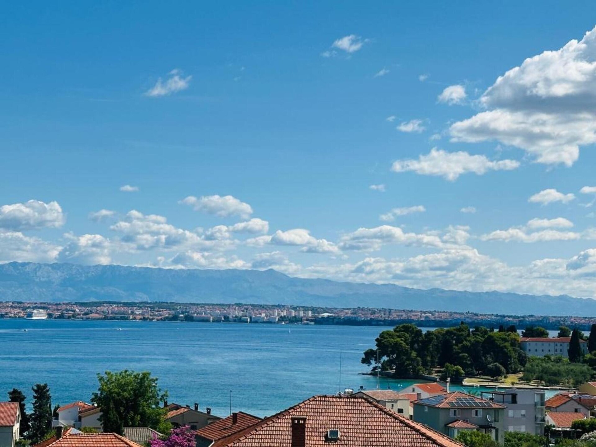Ruim appartement met verwarmd zwembad in Kaštel Novi - foto 39