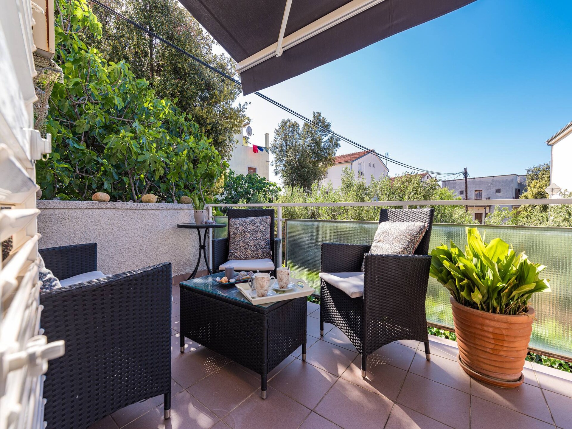 Knus appartement voor 3 aan de kust bij Šibenik met tuin en WiFi - foto 11