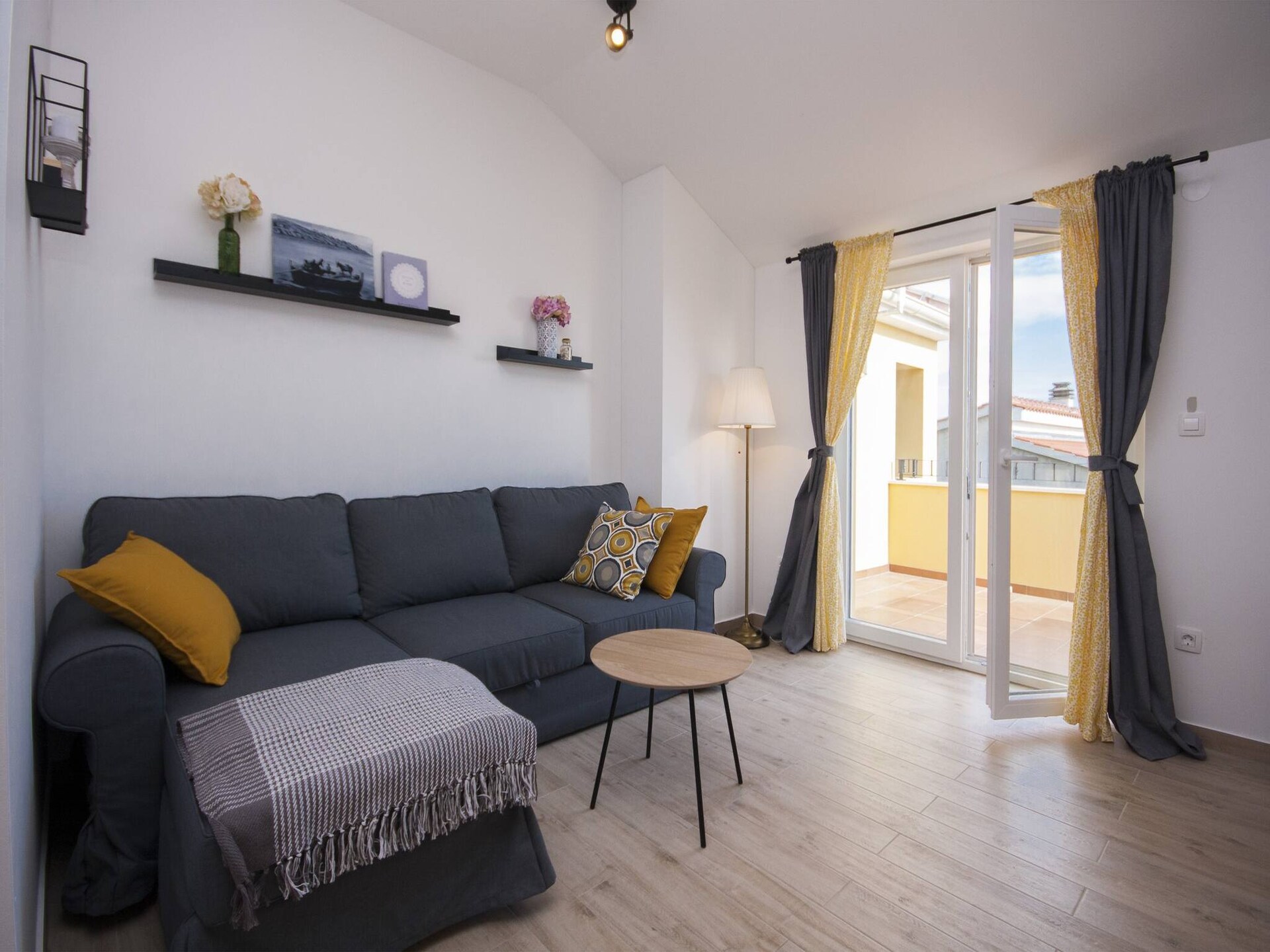 Op 850 m van het strand: Modern appartement in Šibenik-Brodarica - foto 1