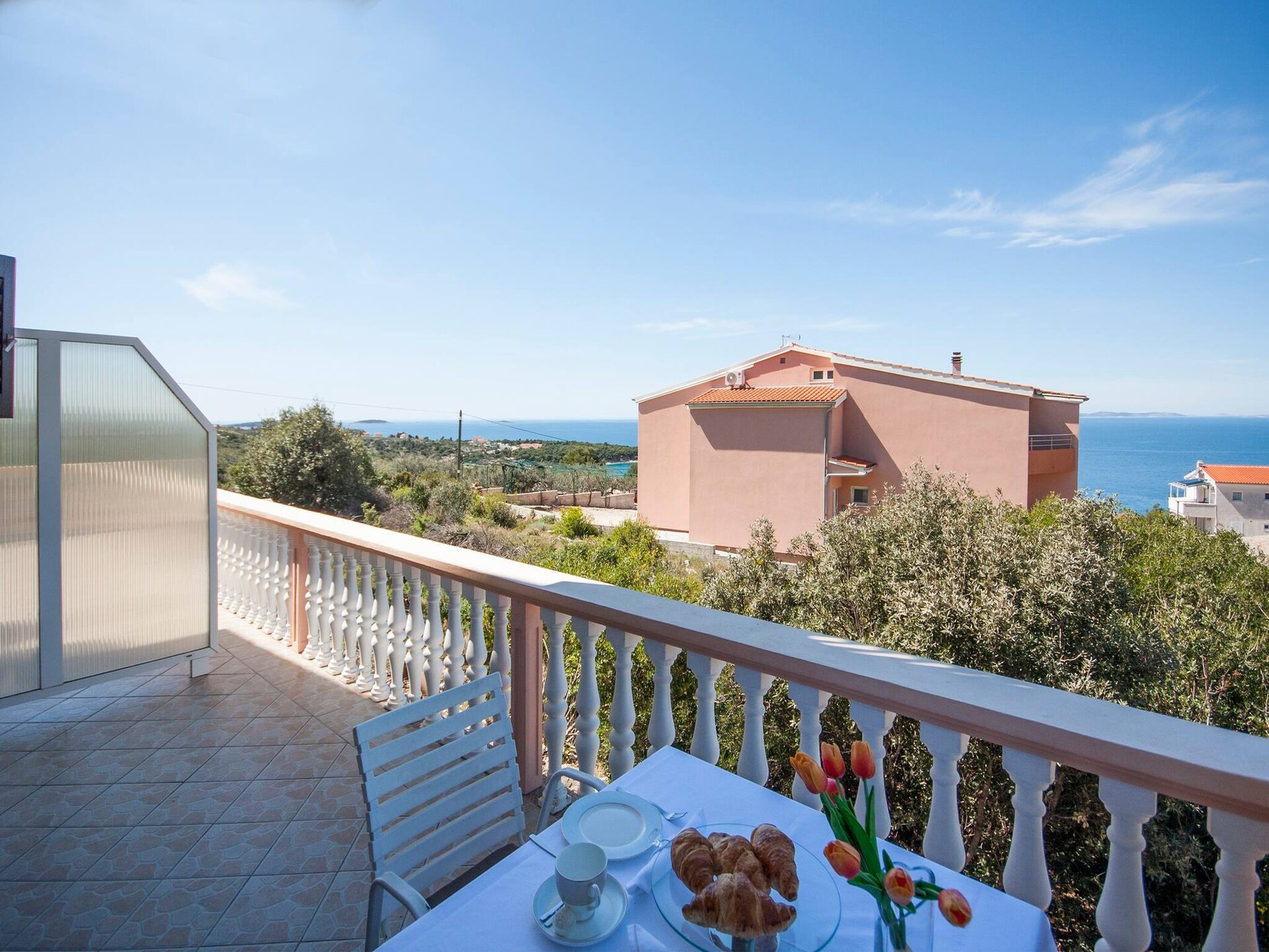 Op 650 m van het strand: knus appartement in Primošten - foto 10