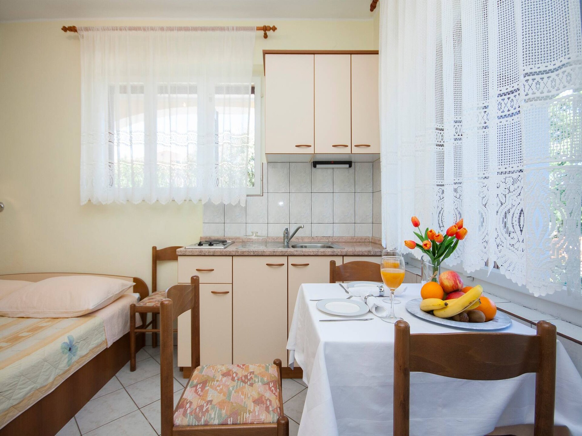 Knusse studio voor 2 bij zee in Primošten, met tuin en BBQ - foto 3