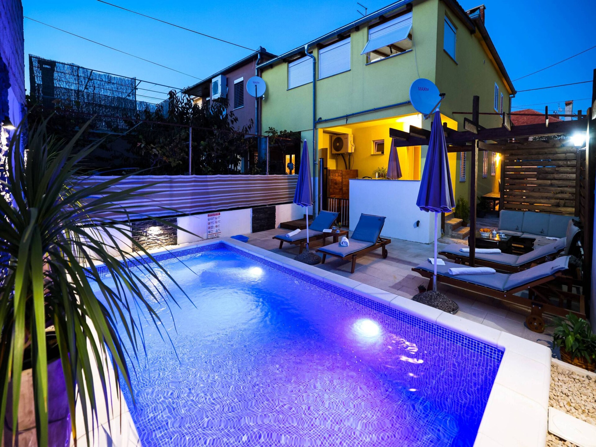 Appartement Rustica: 2-slaapkamer oase met tuin en BBQ nabij strand Zadar - foto 1