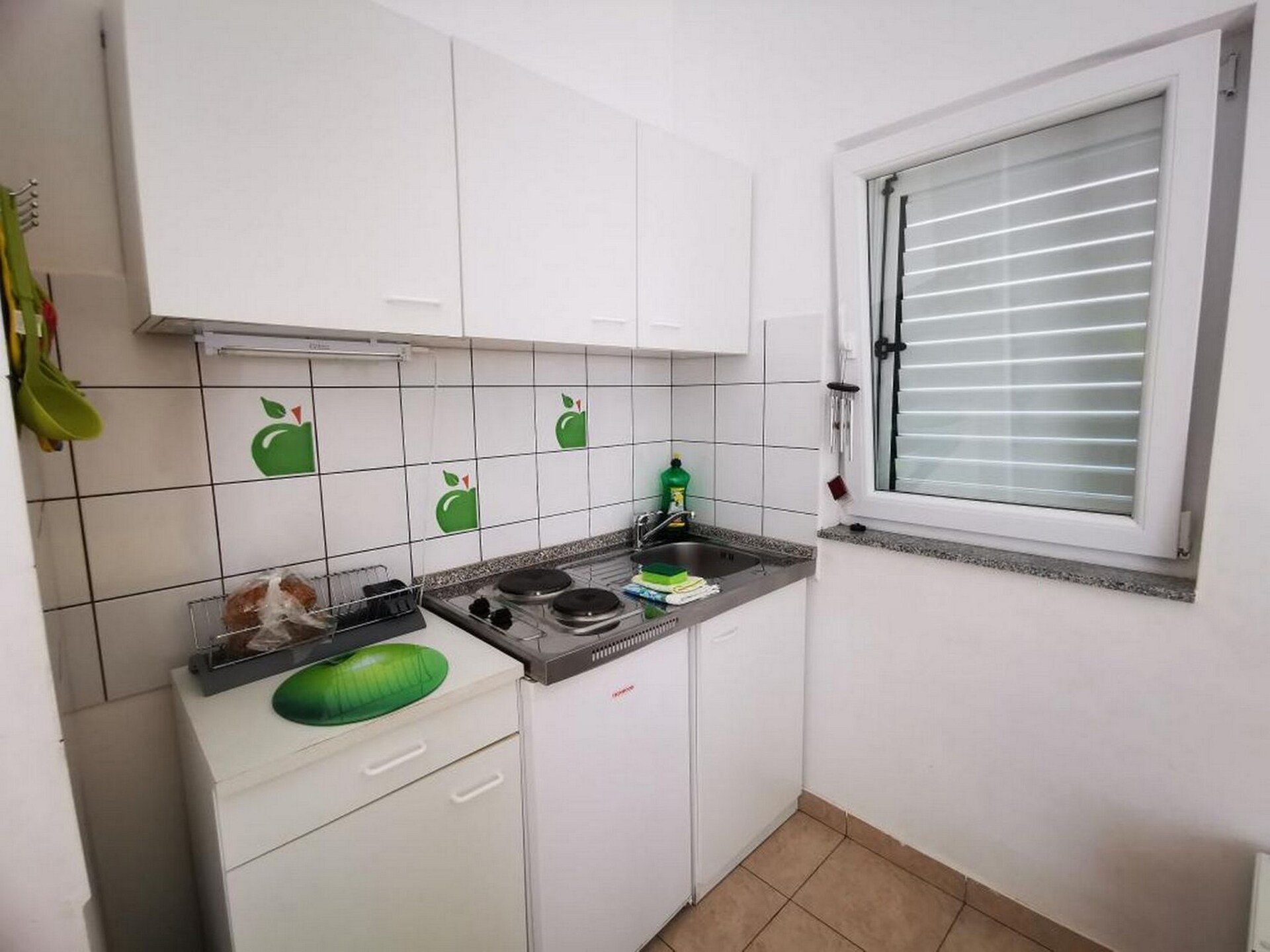 Knusse studio aan zee in Brgulje met eigen balkon en tuin - foto 3