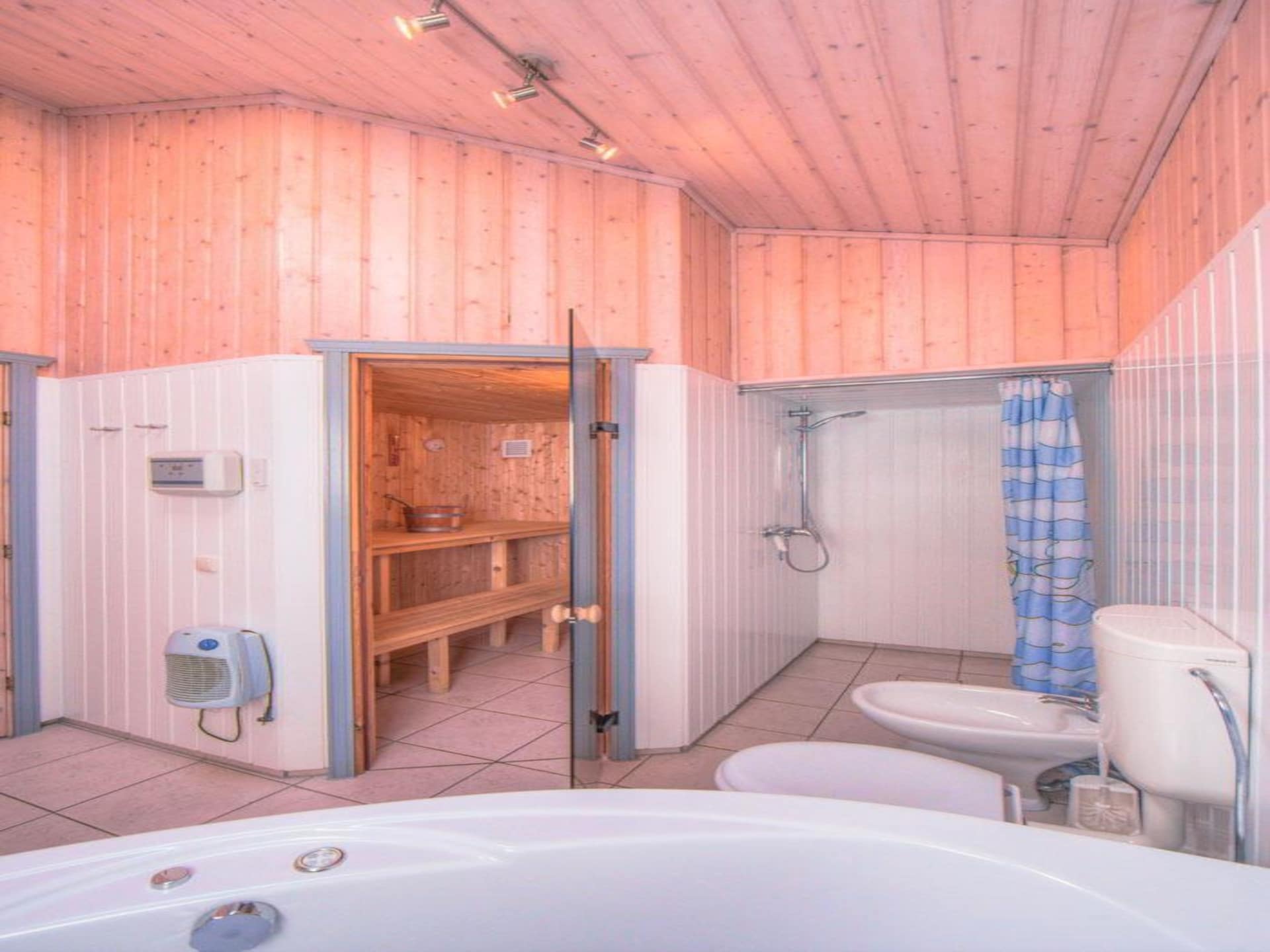Op 400 m van het strand: Vakantiehuis Haubentaucher Classic 83 in Rechlin - foto 19