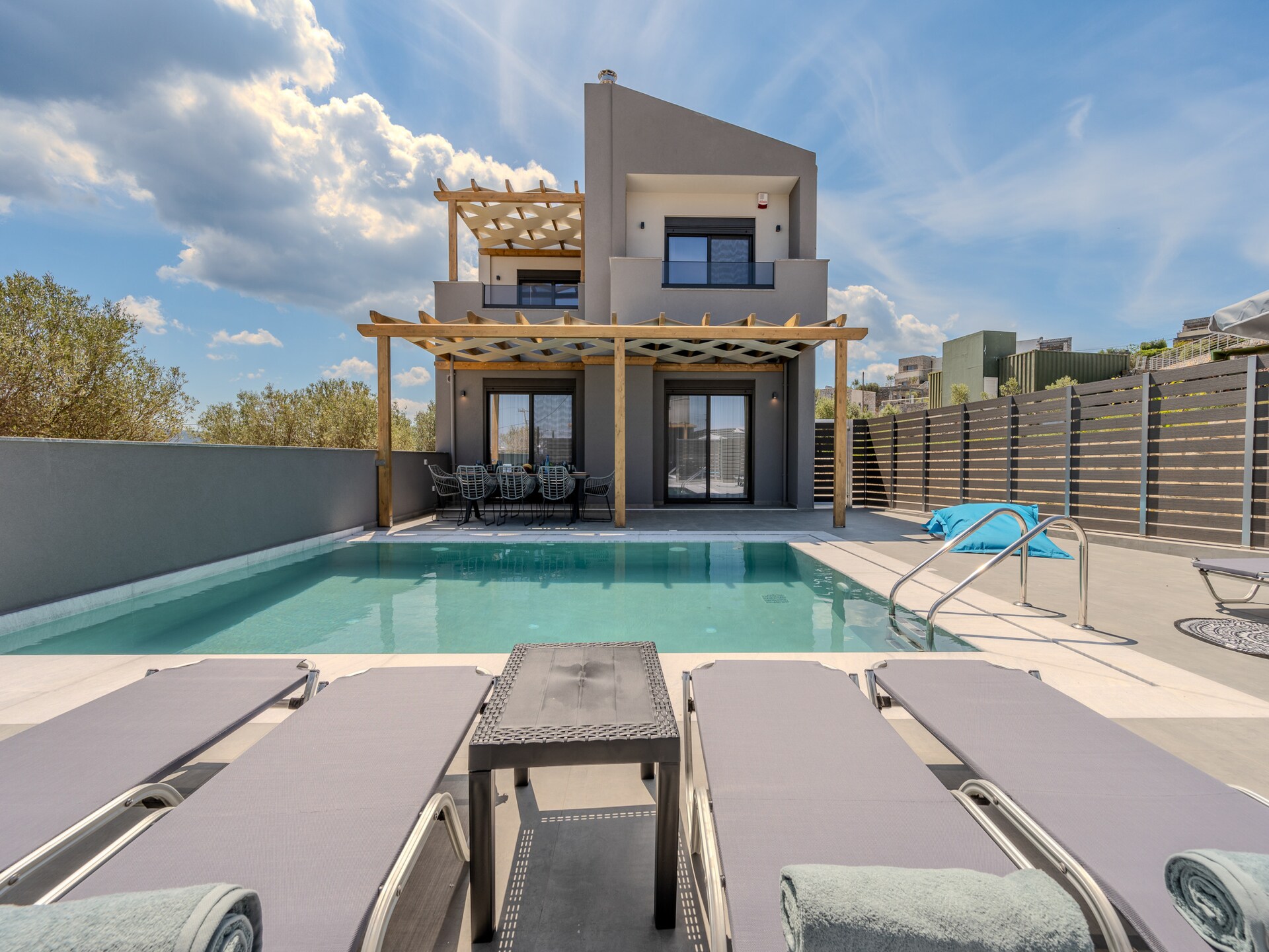 Gloednieuwe designvilla voor 20 personen met privézwembad bij Anopolis - foto 1