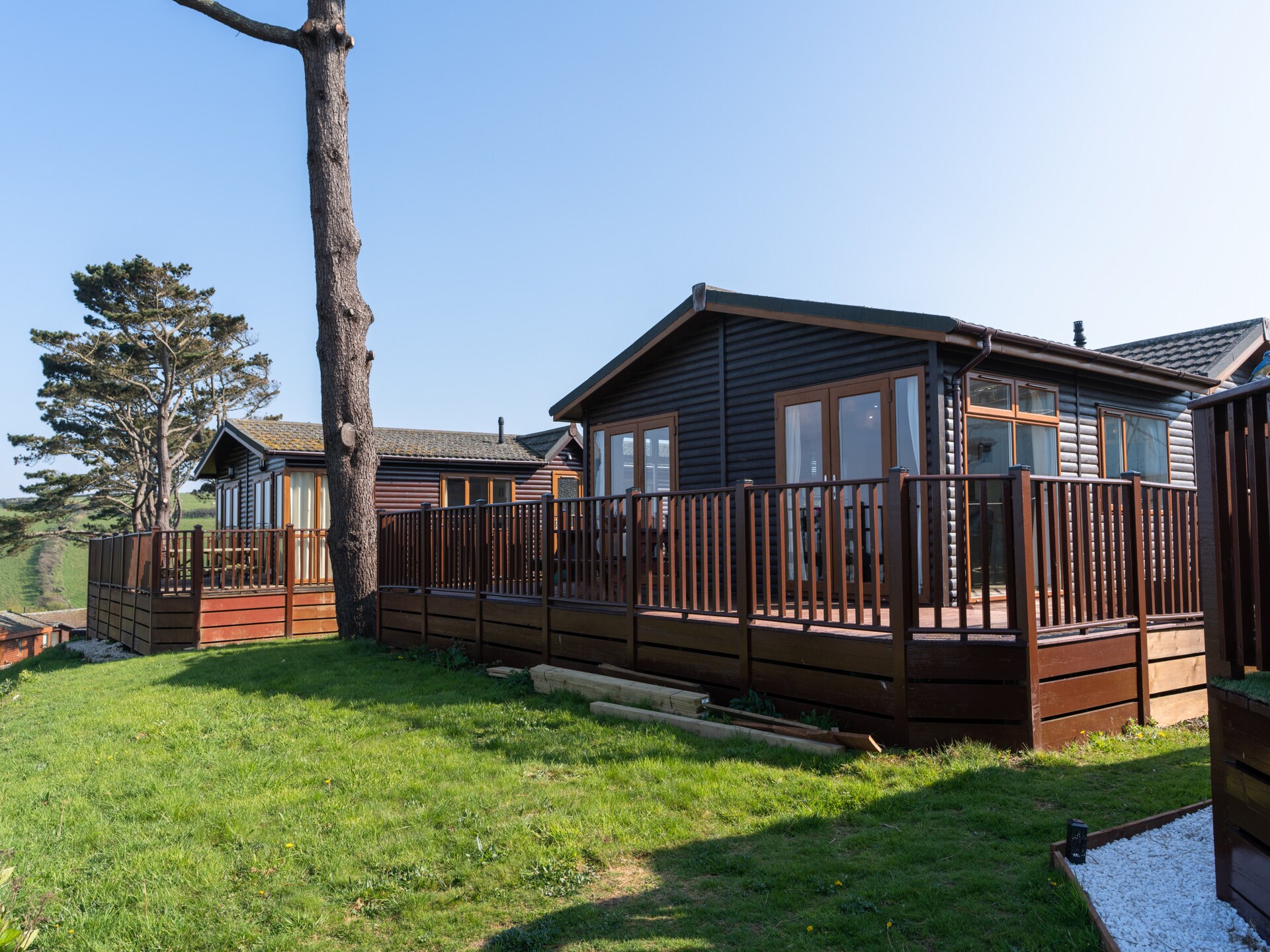 Ruim, huisdiervriendelijk chalet voor 6 met zwembad bij Whitsand Bay - foto 33