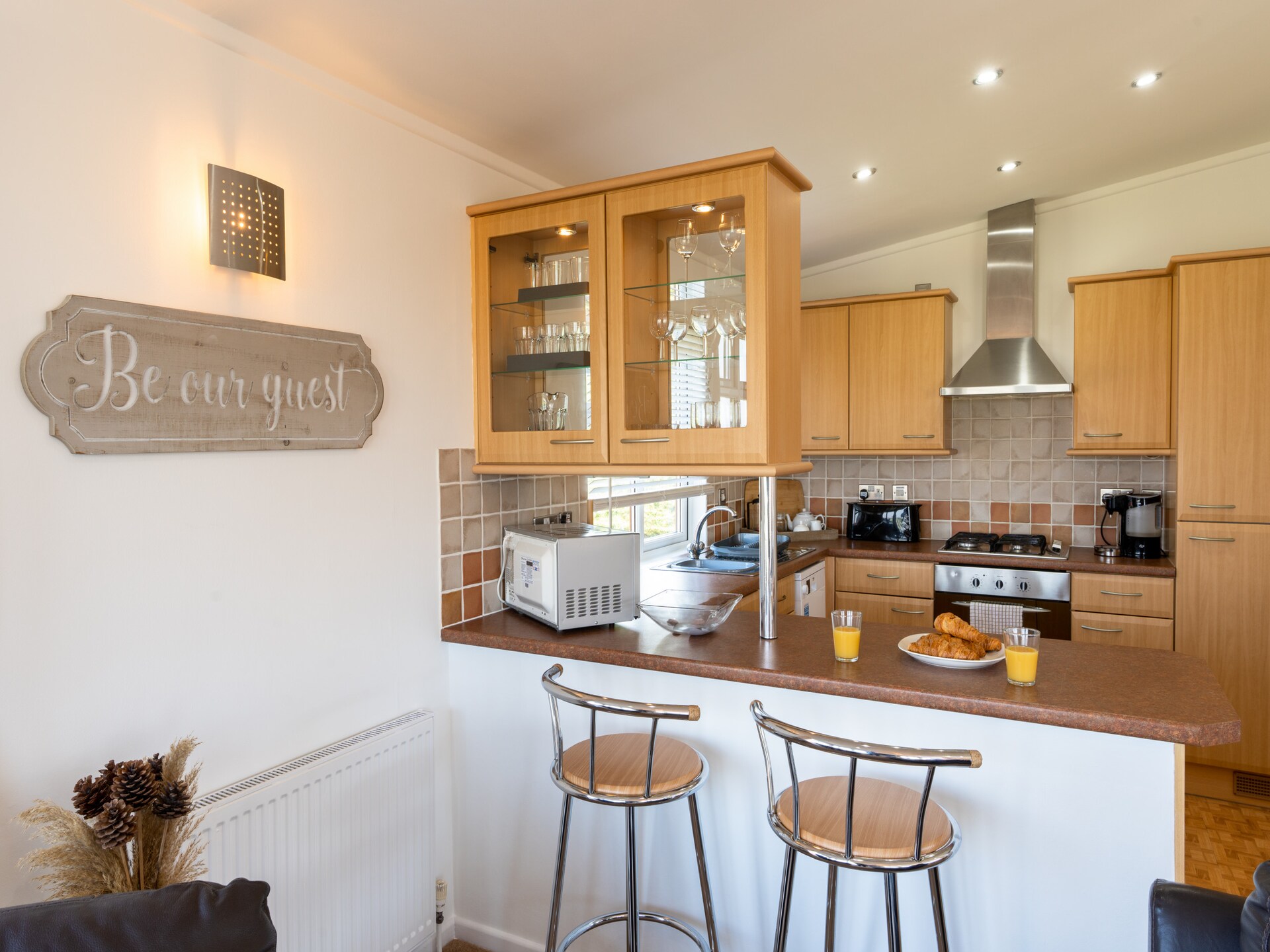 Ruim, huisdiervriendelijk chalet voor 6 met zwembad bij Whitsand Bay - foto 3