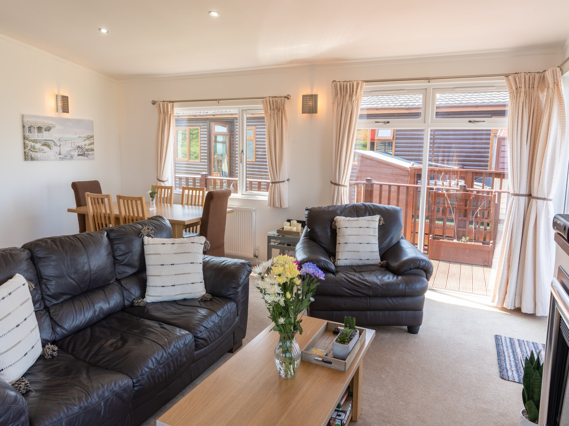 Ruim, huisdiervriendelijk chalet voor 6 met zwembad bij Whitsand Bay - foto 9