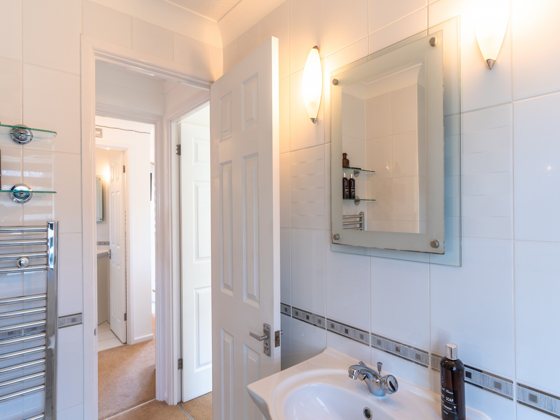 Ruim, huisdiervriendelijk chalet voor 6 met zwembad bij Whitsand Bay - foto 19