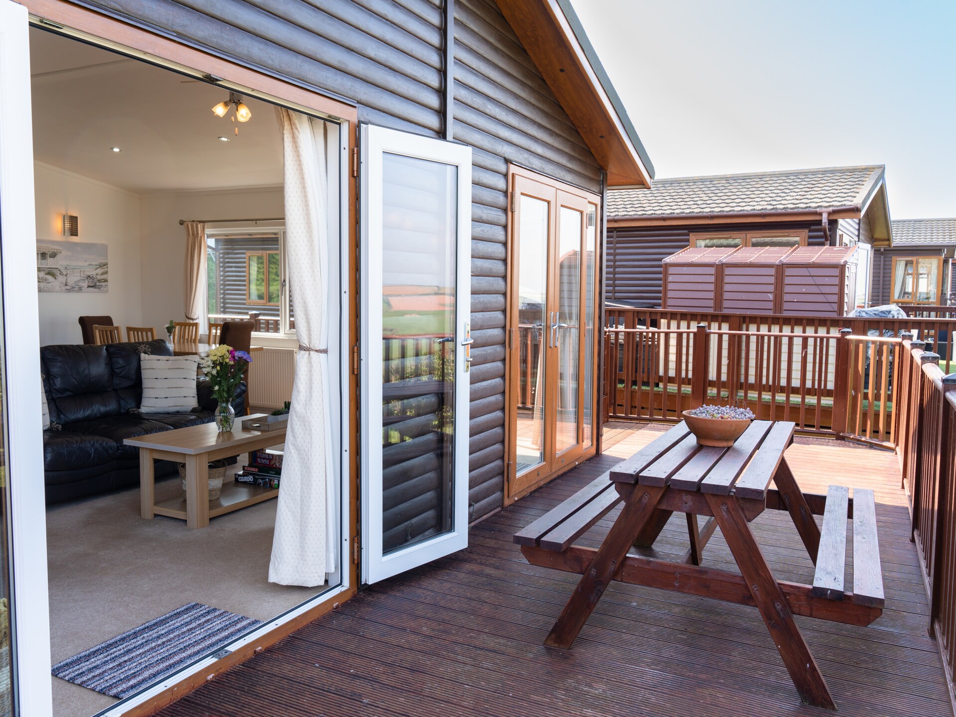 Ruim, huisdiervriendelijk chalet voor 6 met zwembad bij Whitsand Bay - foto 29