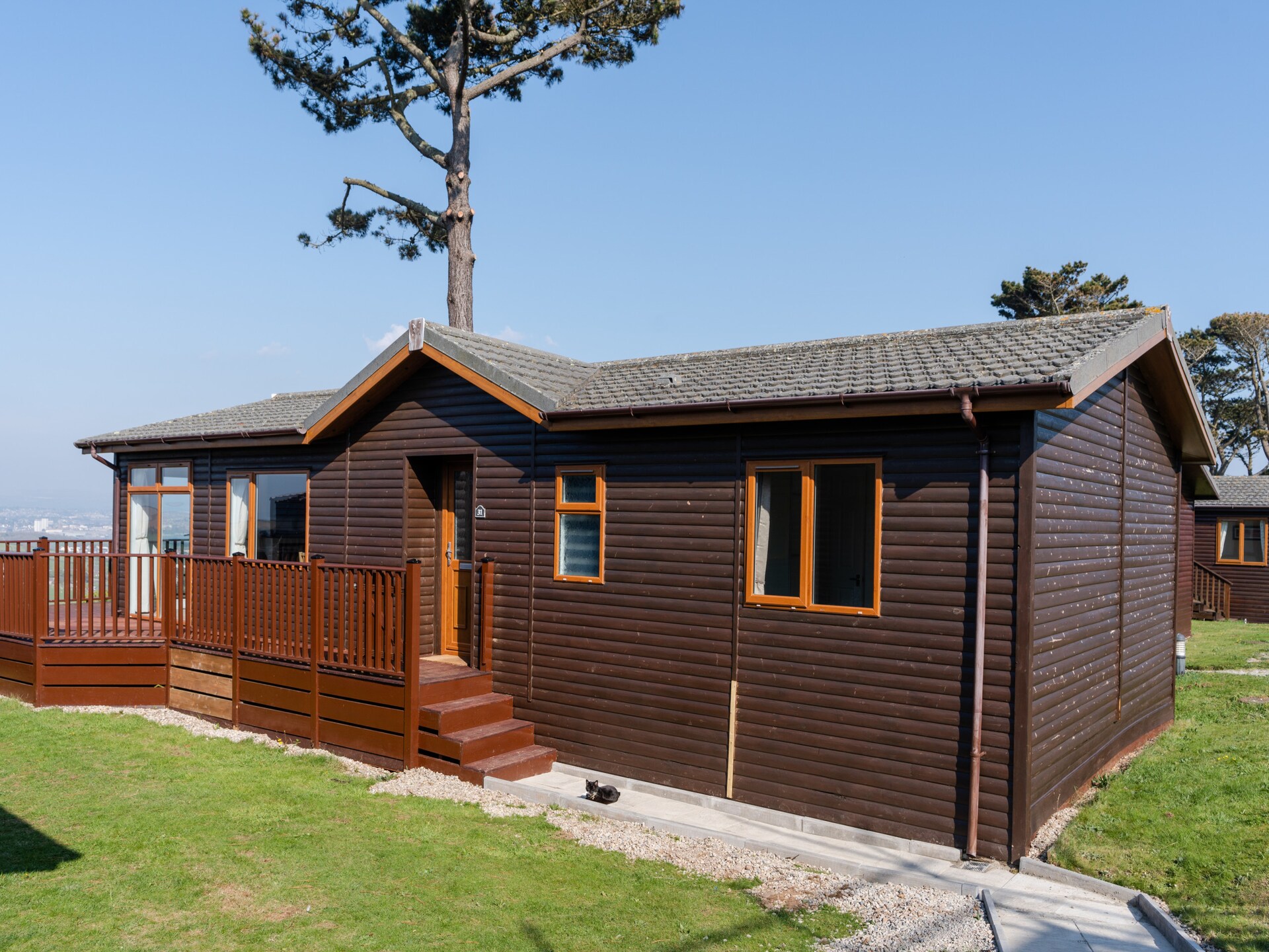 Ruim, huisdiervriendelijk chalet voor 6 met zwembad bij Whitsand Bay - foto 30