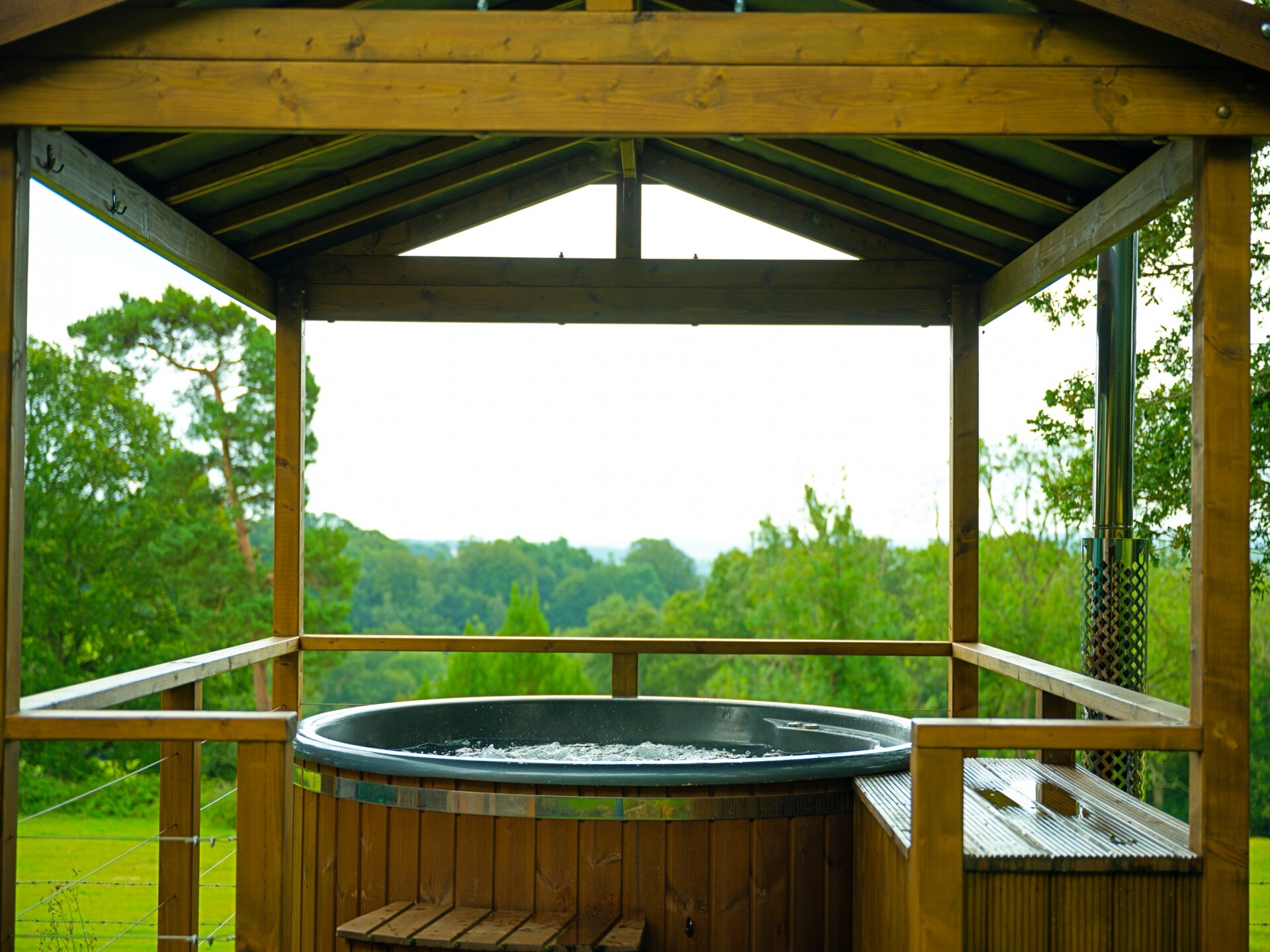 Luxe glamping koepel met hot tub en panoramisch uitzicht op Kent - foto 11