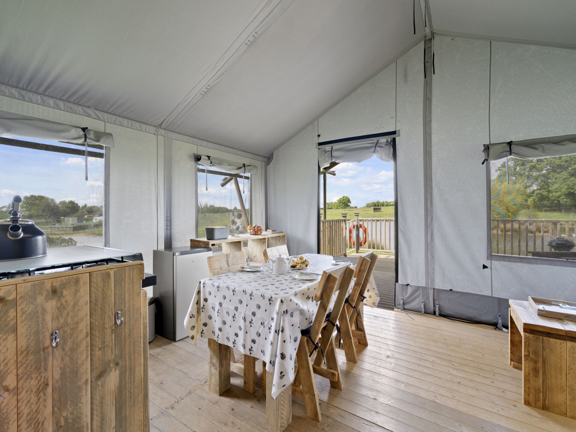 Safaritent aan meer op privéboerderij met hottub, vlakbij Hertford - foto 5