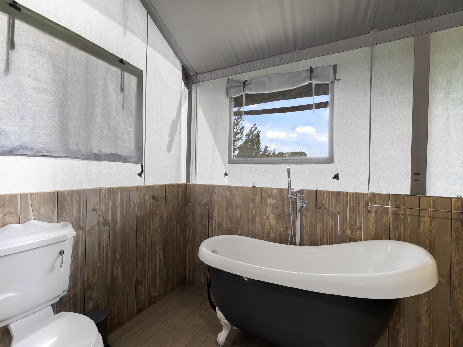 Safaritent aan meer op privéboerderij met hottub, vlakbij Hertford - foto 14