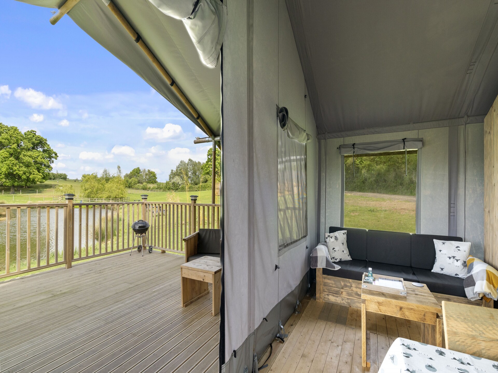 Safaritent aan meer op privéboerderij met hottub, vlakbij Hertford - foto 15