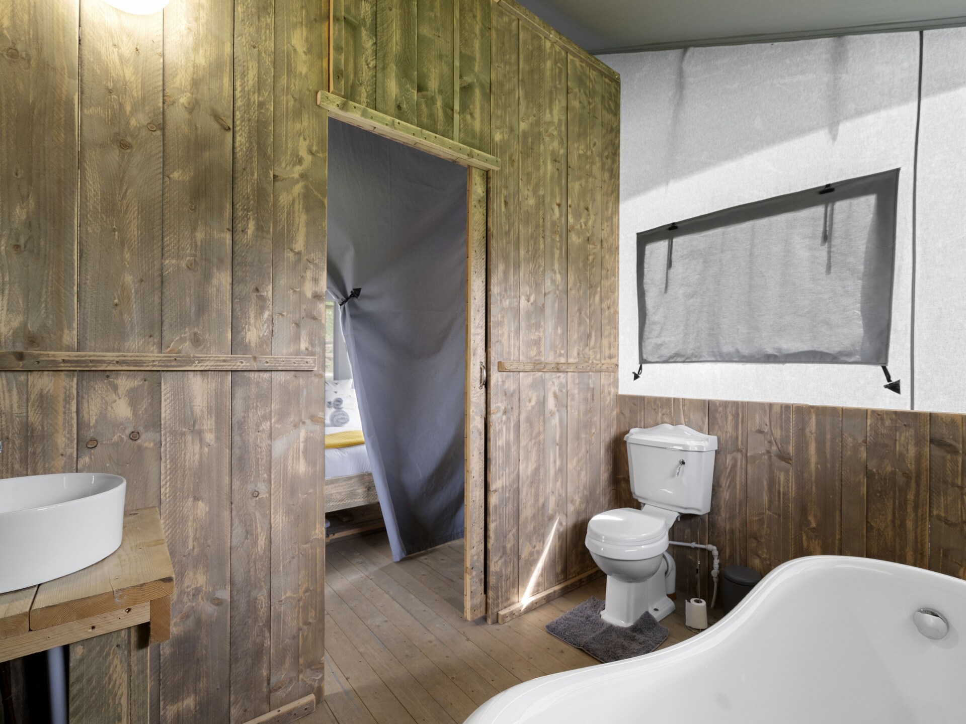 Safaritent aan meer op privéboerderij met hottub, vlakbij Hertford - foto 13