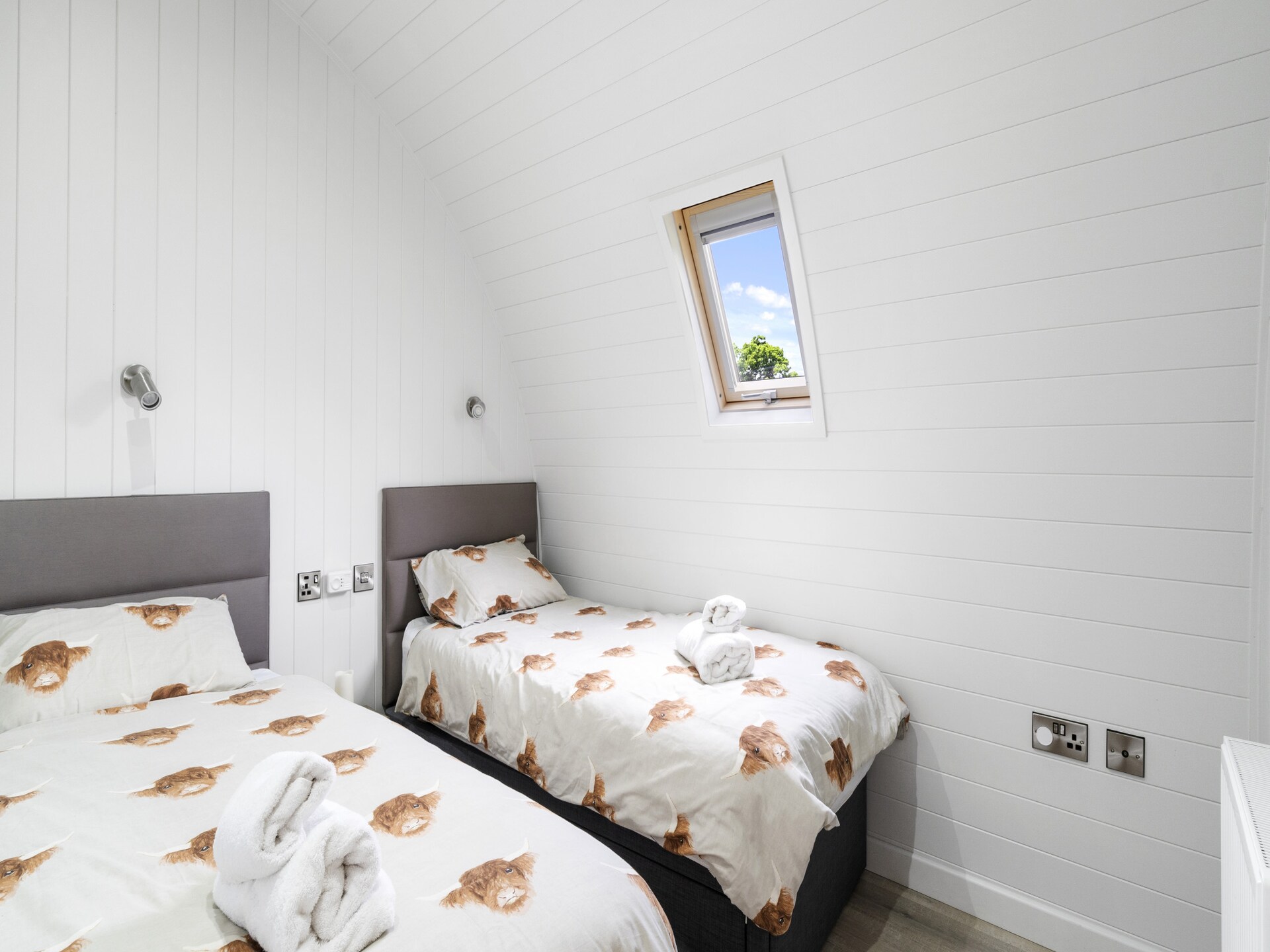 Knus chalet aan het meer met hottub en boerderij, vlakbij Hertford - foto 3