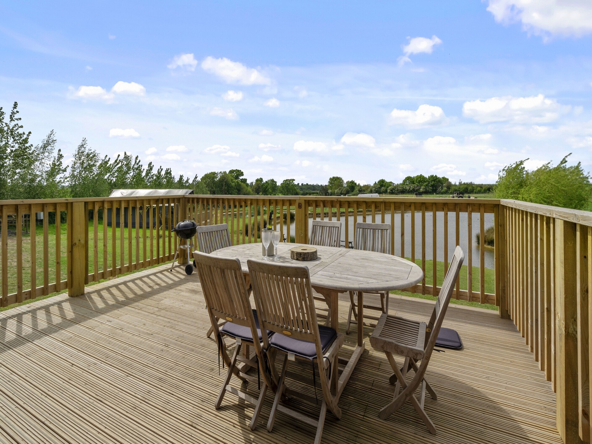 Knus chalet aan het meer met hottub en boerderij, vlakbij Hertford - foto 5