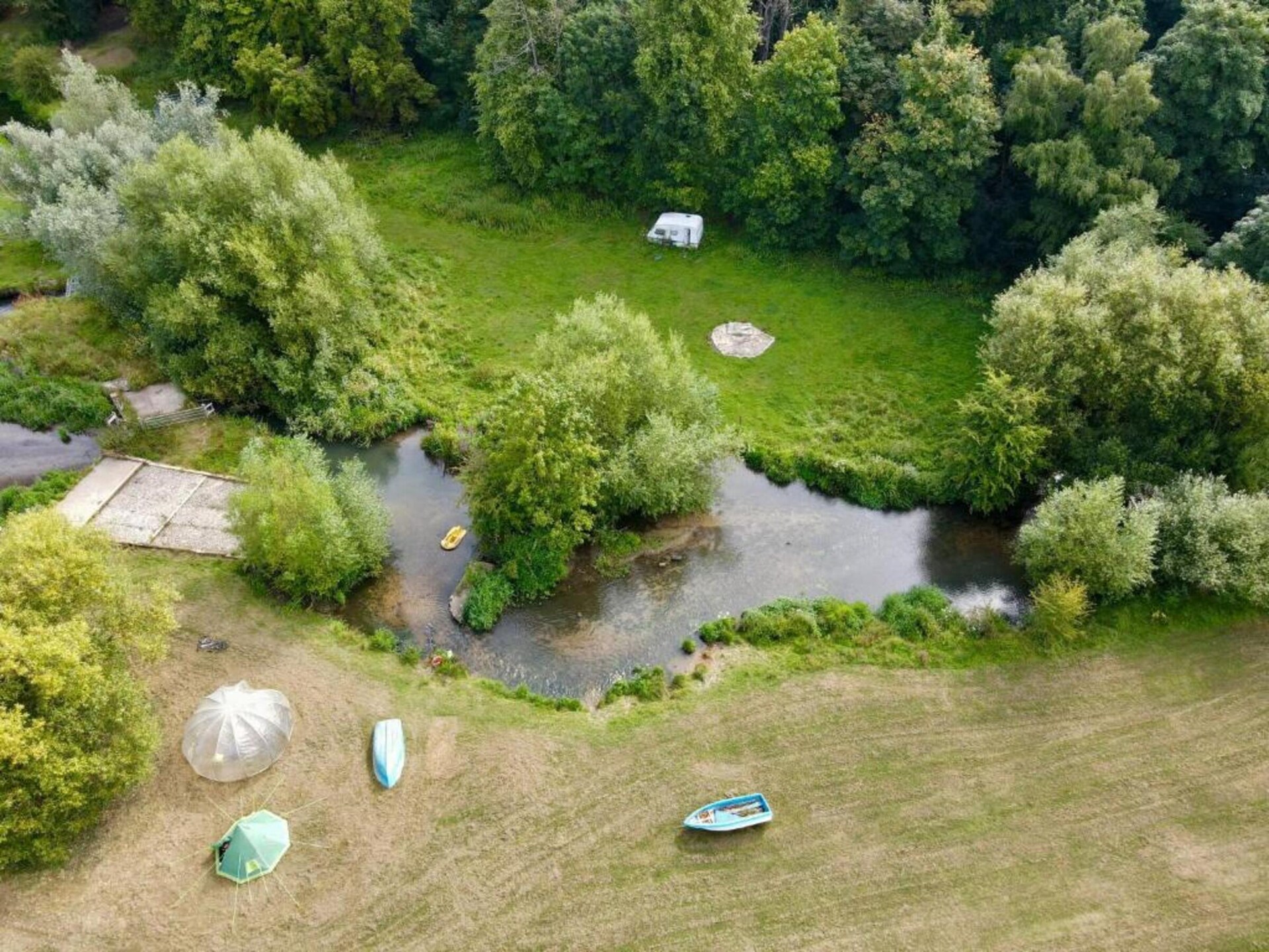 Knus chalet aan het meer met hottub en boerderij, vlakbij Hertford - foto 23