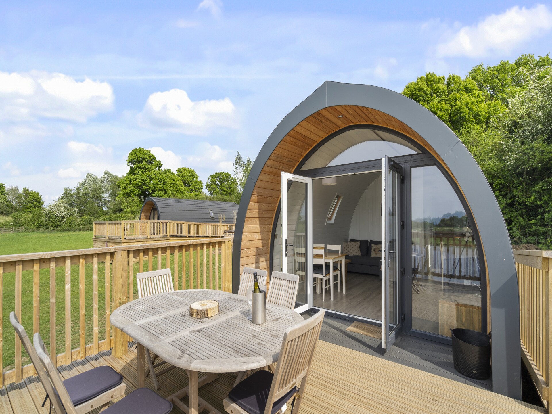 Knus chalet aan het water met hottub en uitzicht op het meer bij Hertford - foto 16