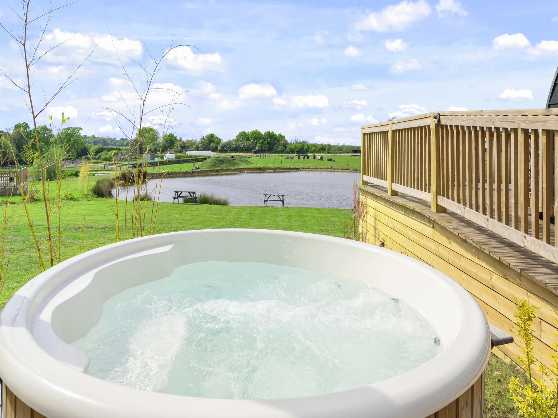 Knus chalet aan het water met hottub en uitzicht op het meer bij Hertford - foto 12