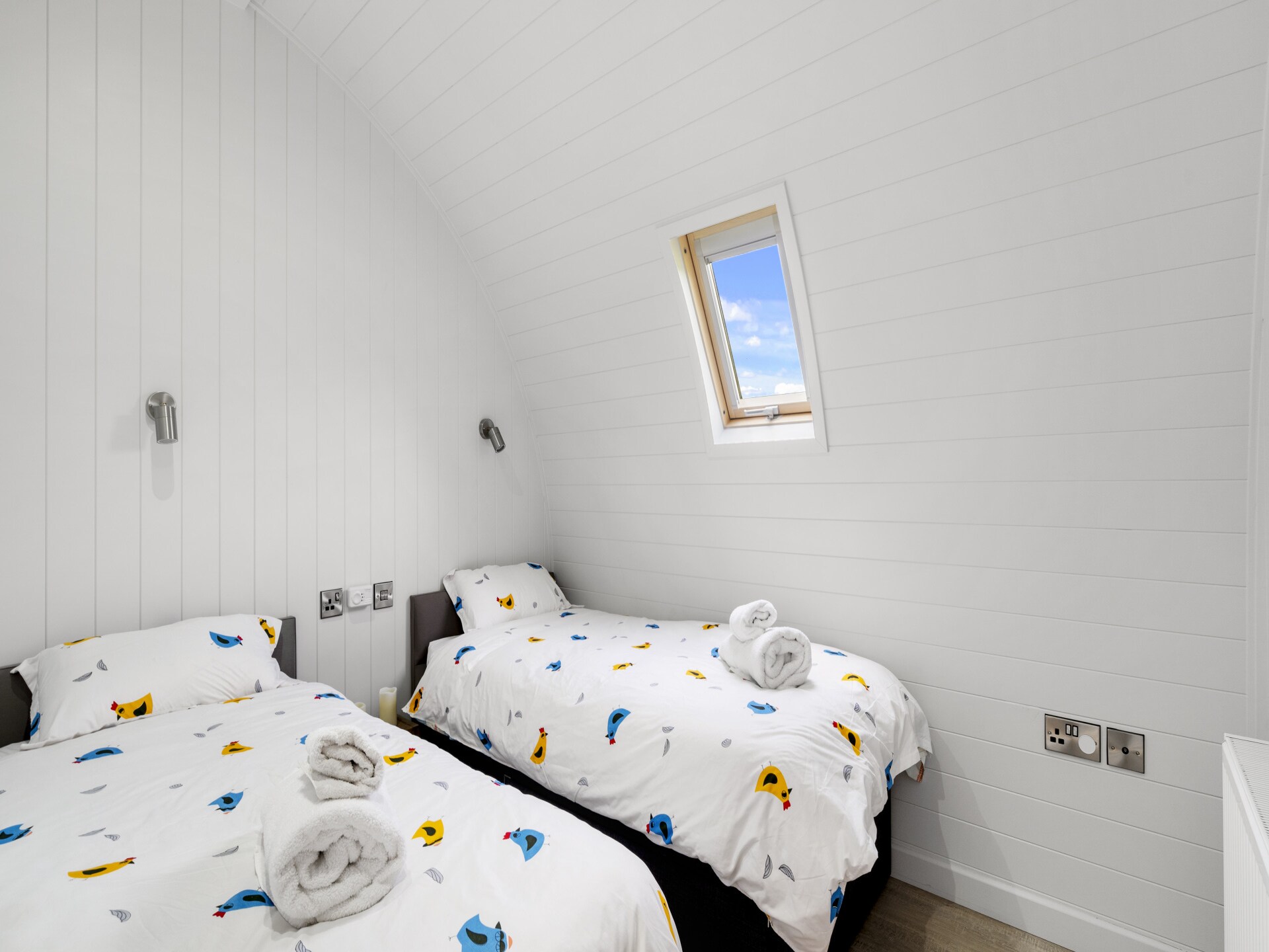 Knus chalet aan het water met hottub en uitzicht op het meer bij Hertford - foto 10