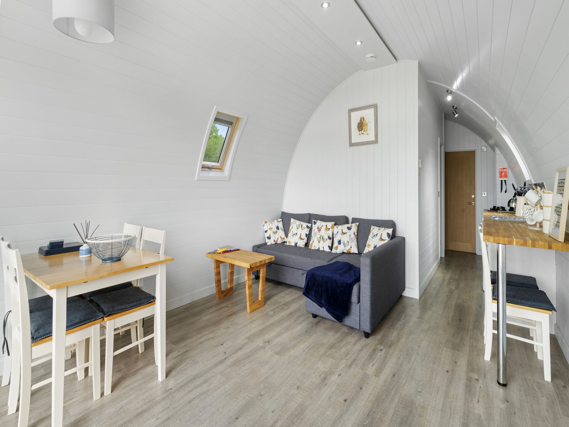 Knus chalet aan het water met hottub en uitzicht op het meer bij Hertford - foto 1